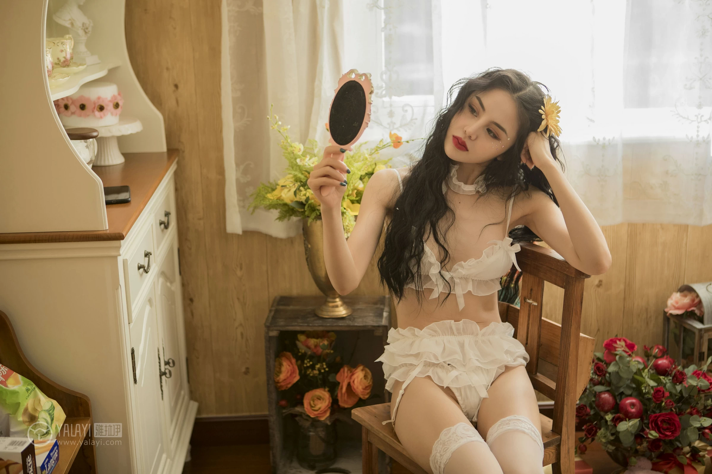 [YALAYI雅拉伊]NO.154 圣诞女皇 凉儿 白色情趣内衣加白色丝袜美腿性感私房写真集第15张