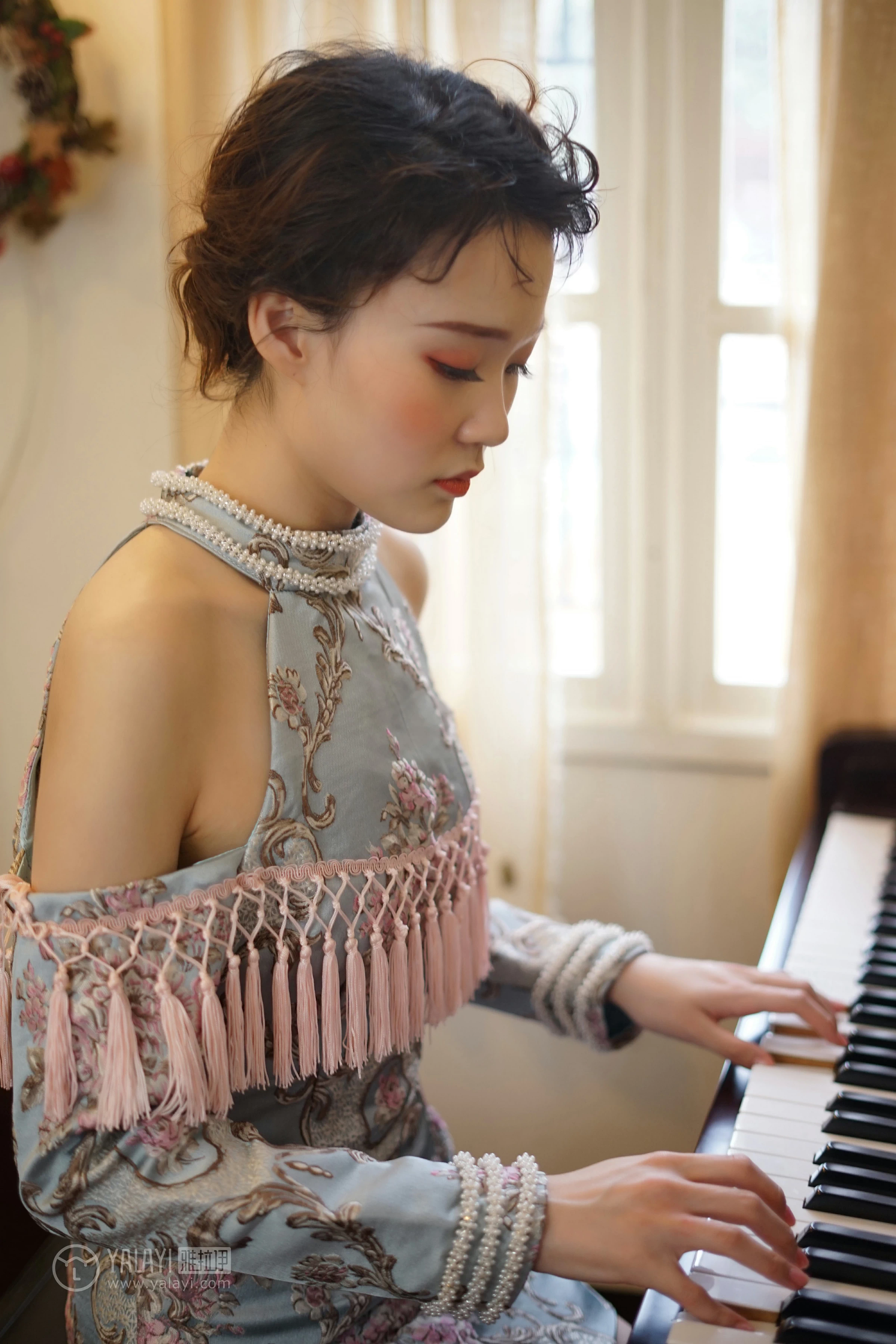 [YALAYI雅拉伊]NO.155 等2 奥莉 吊脖连衣裙 优雅端庄私房写真集第12张