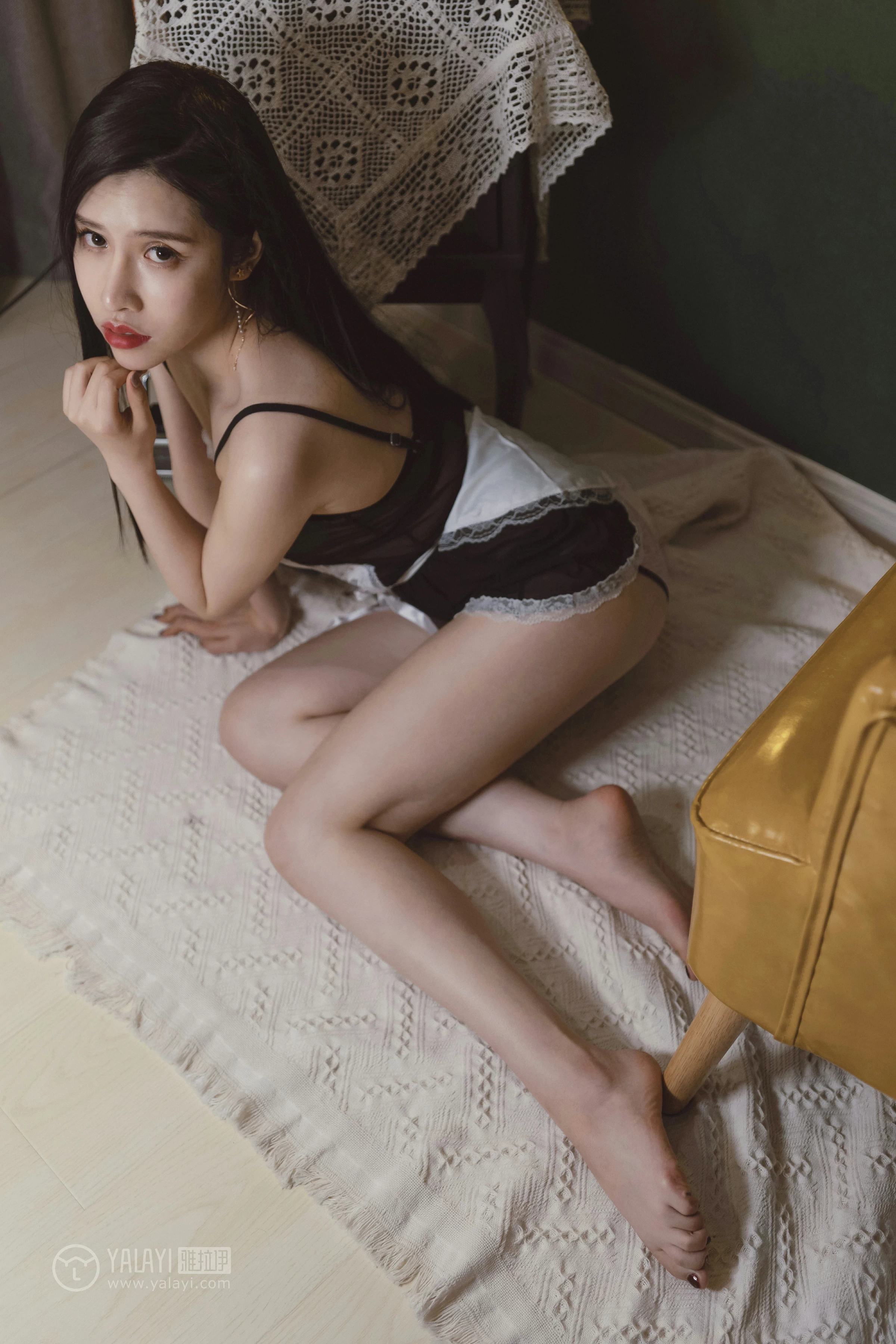 [YALAYI雅拉伊]NO.143 黑咖啡 颖莹 黑色吊带透视女仆制服裙性感私房写真集第3张