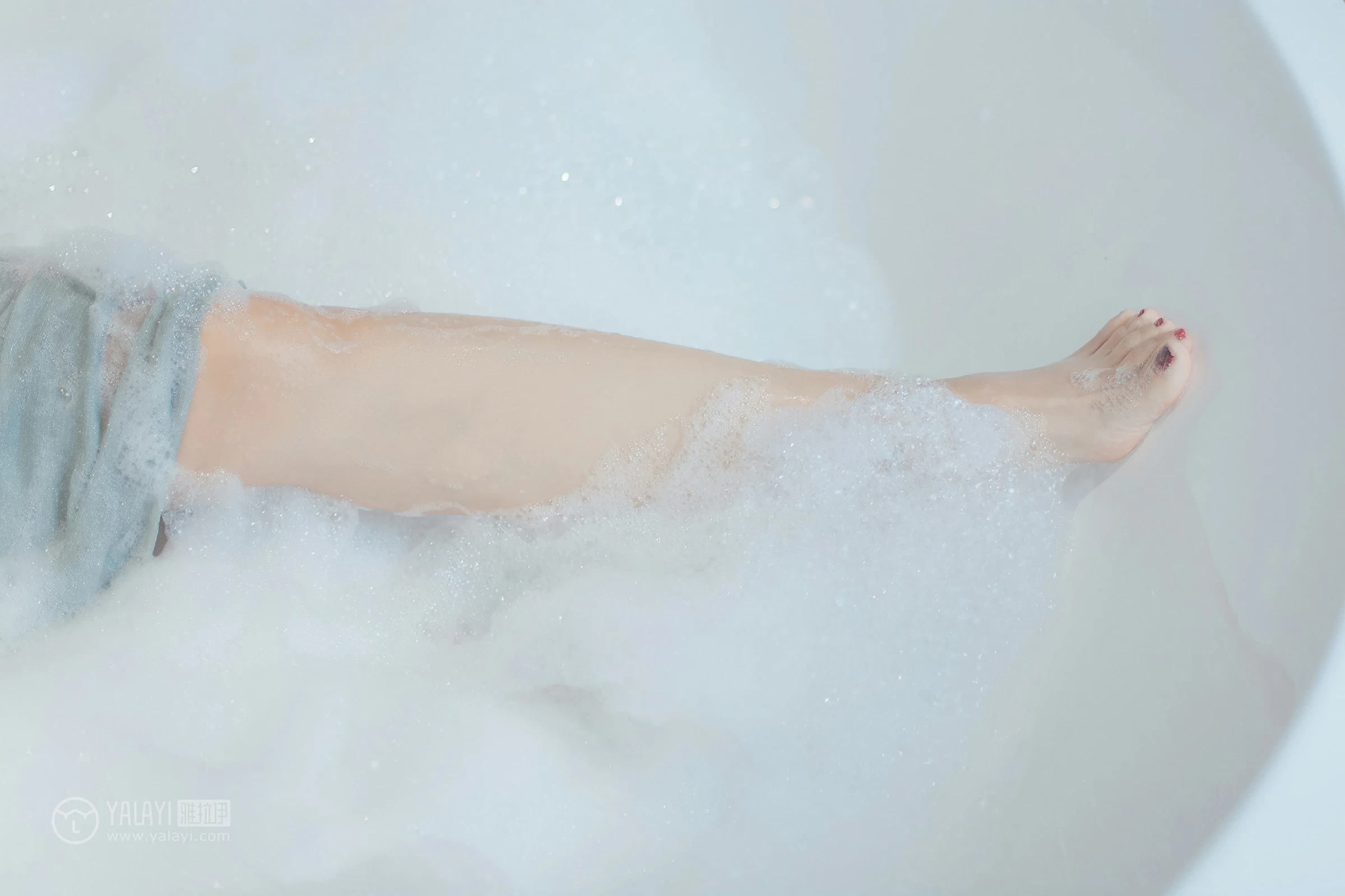 [YALAYI雅拉伊]NO.144 浴湿不挂 嫣然 吊带透视情趣连衣裙性感私房写真集第6张