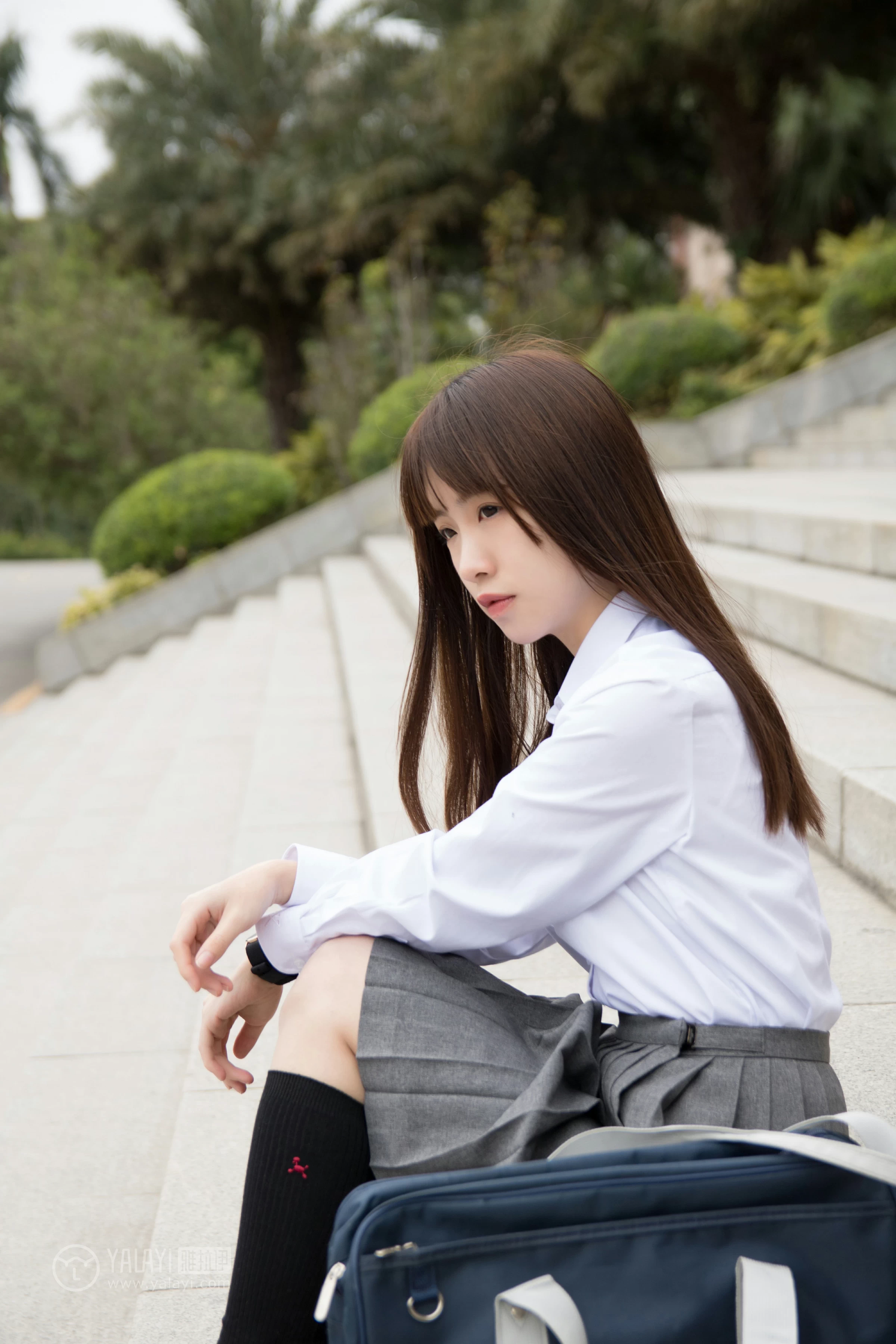 [YALAYI雅拉伊]NO.148 青春的梦 Toki 高中女生制服 白色衬衫加灰色短裙清纯可爱私房写真集第5张