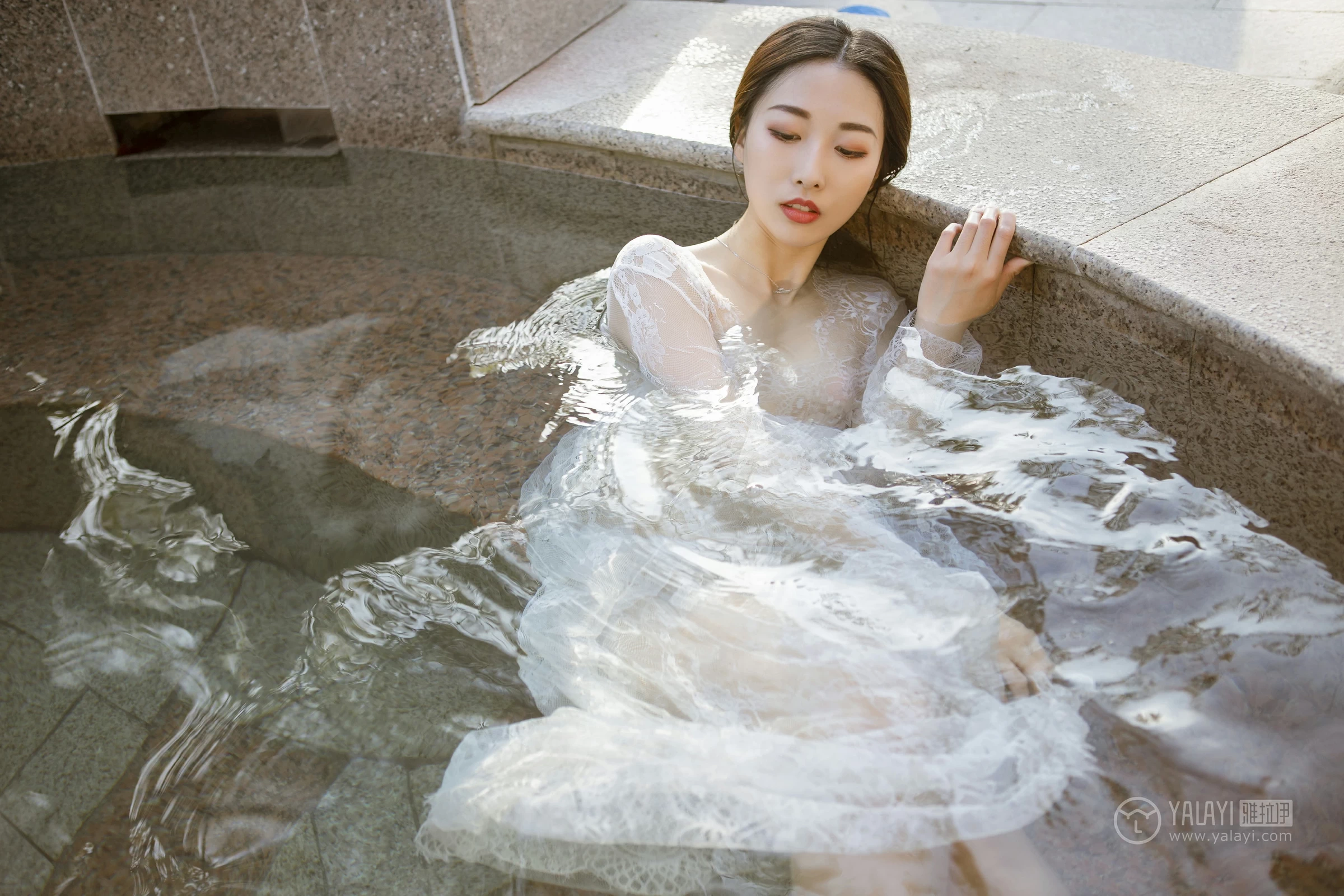 [YALAYI雅拉伊]NO.161 隐隐的柔情 佳佳 白色透视镂空连衣裙性感私房写真集第6张