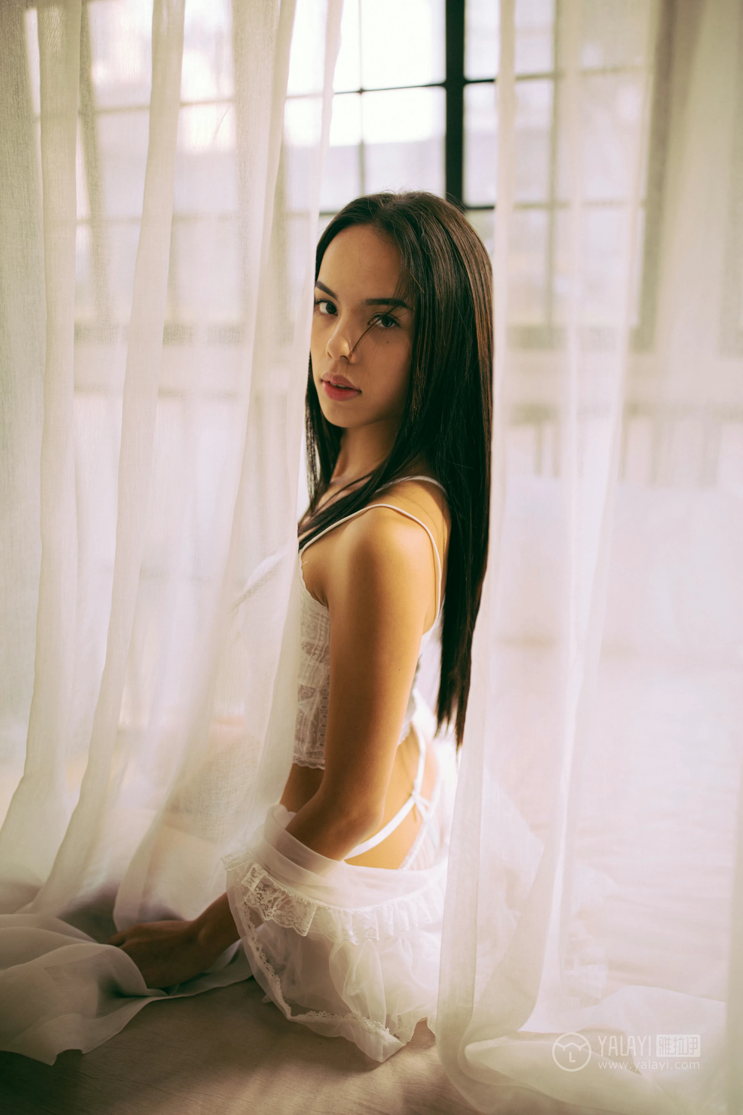 [YALAYI雅拉伊]No.166 异国风情 Regina 白色透视睡衣加蕾丝内衣性感私房写真集第6张