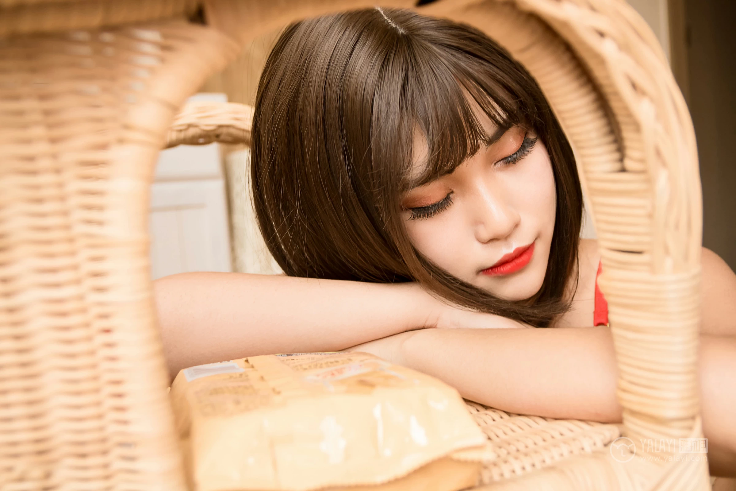 [YALAYI雅拉伊]No.177 草莓妹妹 宝儿 白色蕾丝内衣居家性感私房写真集第10张