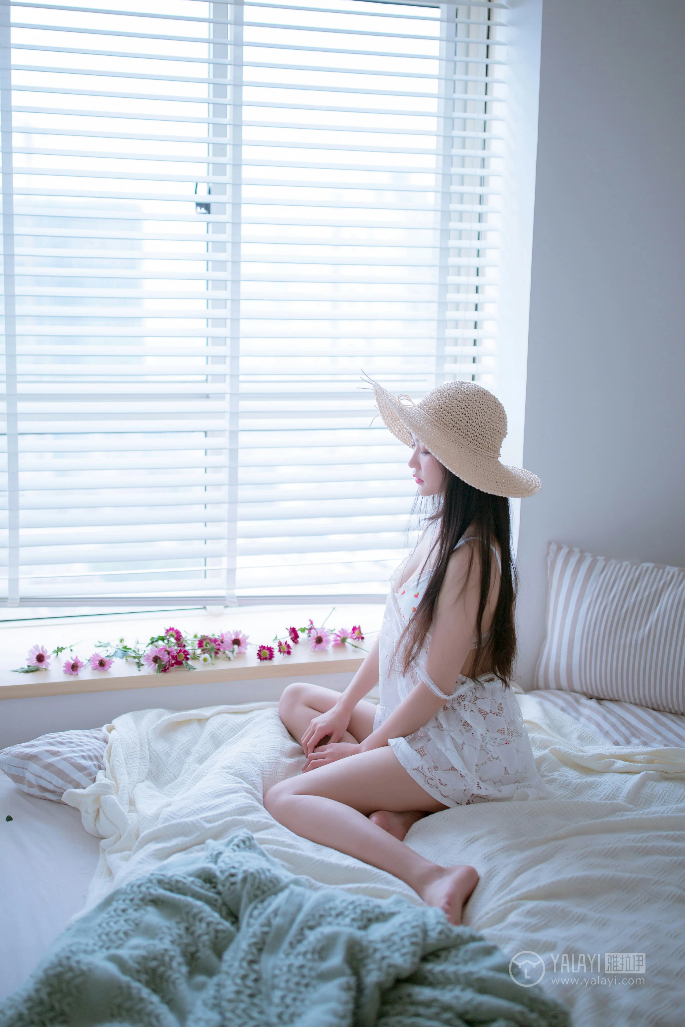 [YALAYI雅拉伊]No.185 你是我手里那束花 仙女不会灰 白色镂空睡衣加透视情趣内衣性感私房写真集第8张