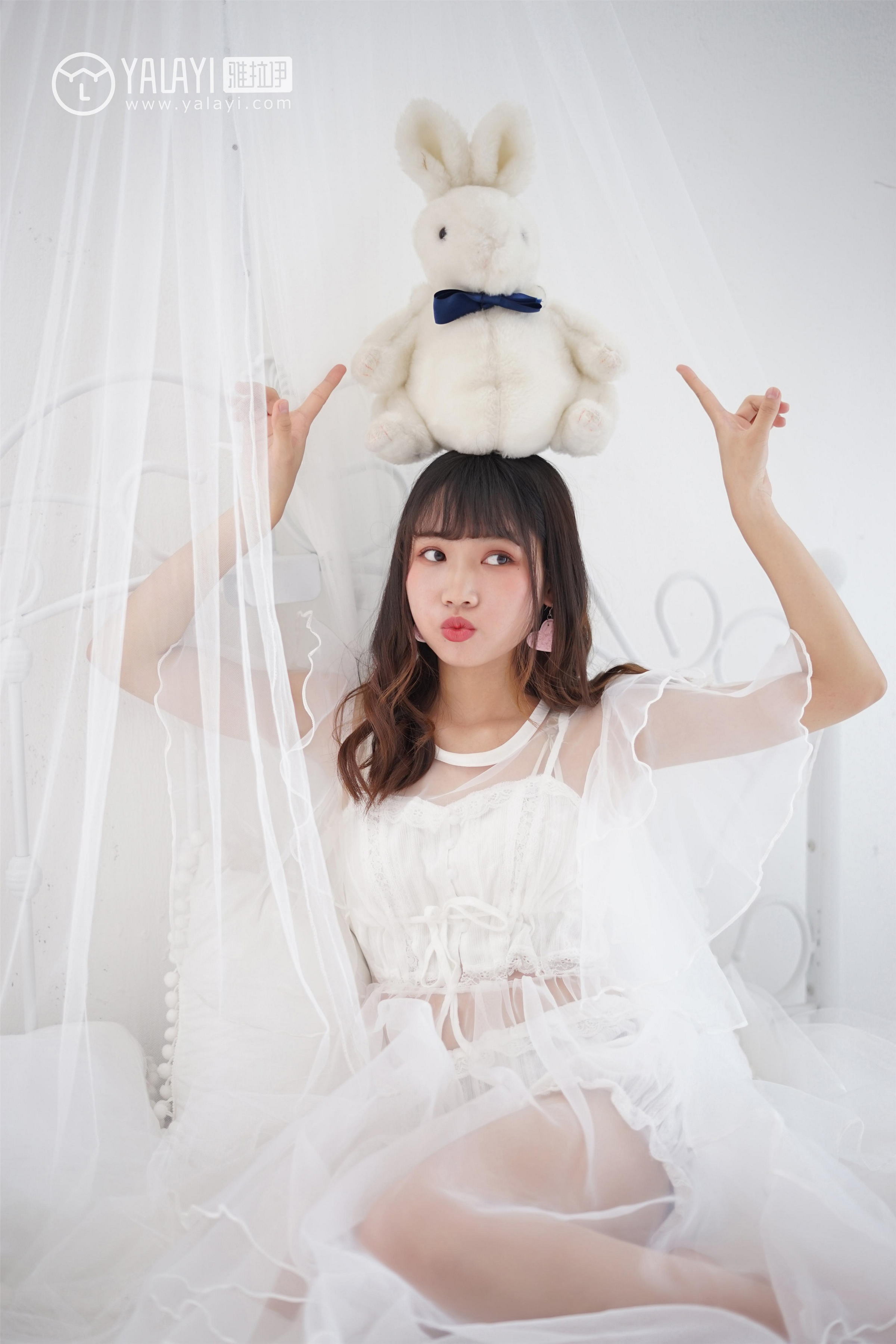 [YALAYI雅拉伊]NO.001 恋上你的床 公主小兔子 透视连衣裙性感私房写真集第4张