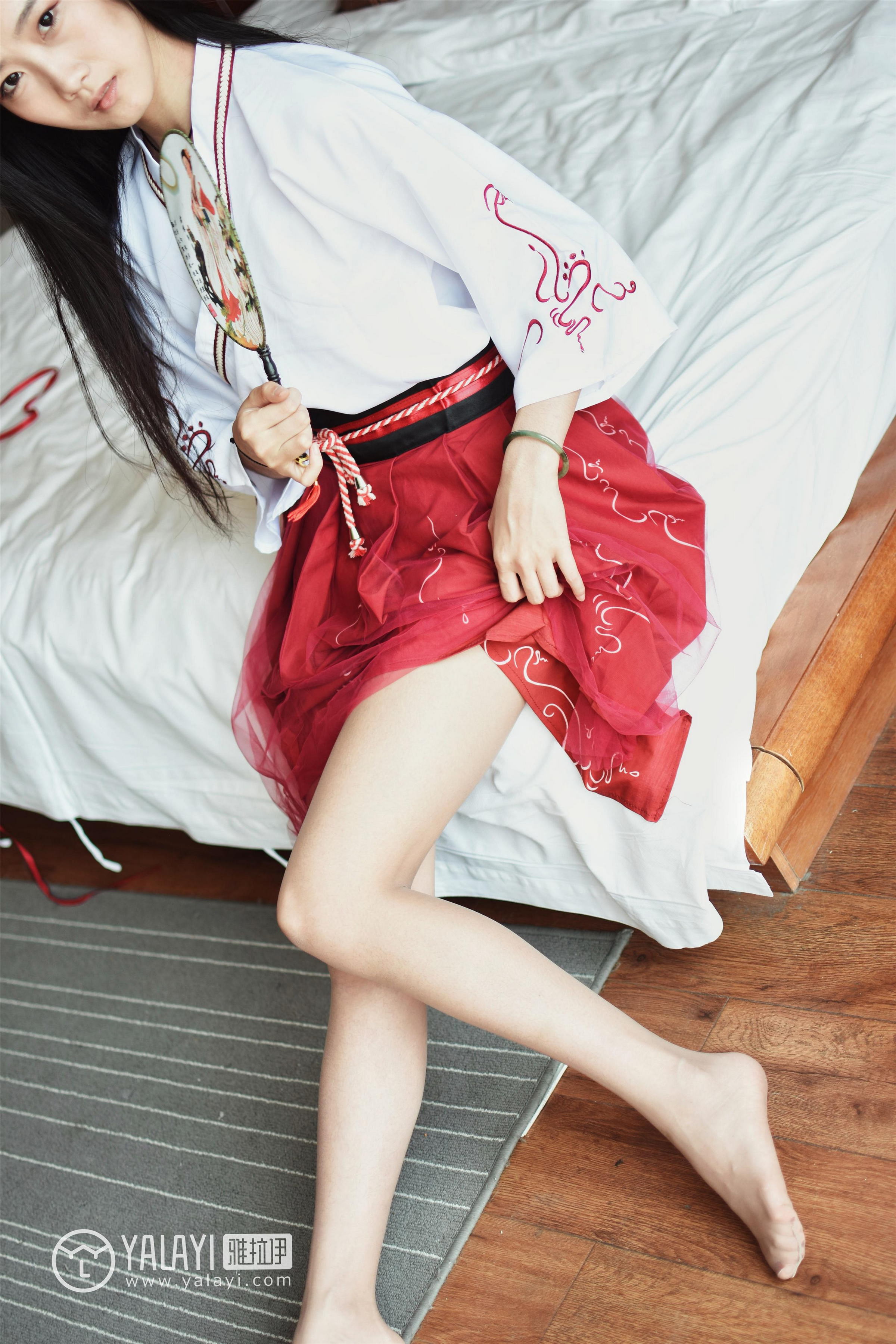 [YALAYI雅拉伊]NO.004 古装肉丝 林小珂 白色衬衫与短裙加肉色丝袜美腿性感私房写真集第13张