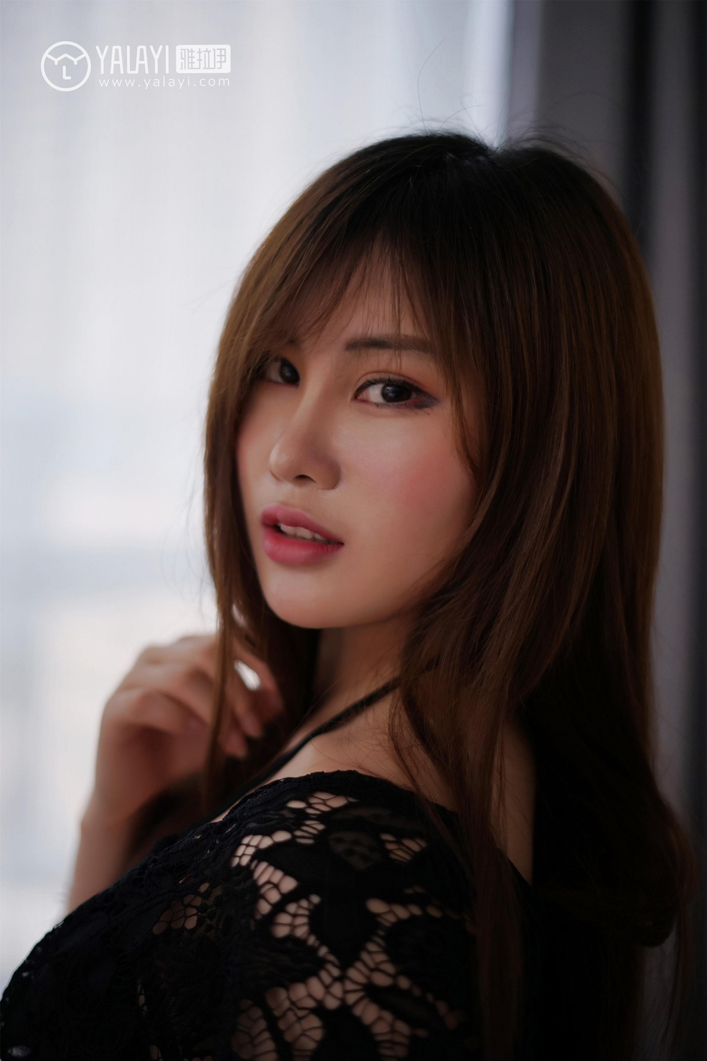 [YALAYI雅拉伊]NO.008 睡衣私房 艾妮妮 粉色裸背吊带连衣裙与黑色透视镂空睡衣性感私房写真集第12张