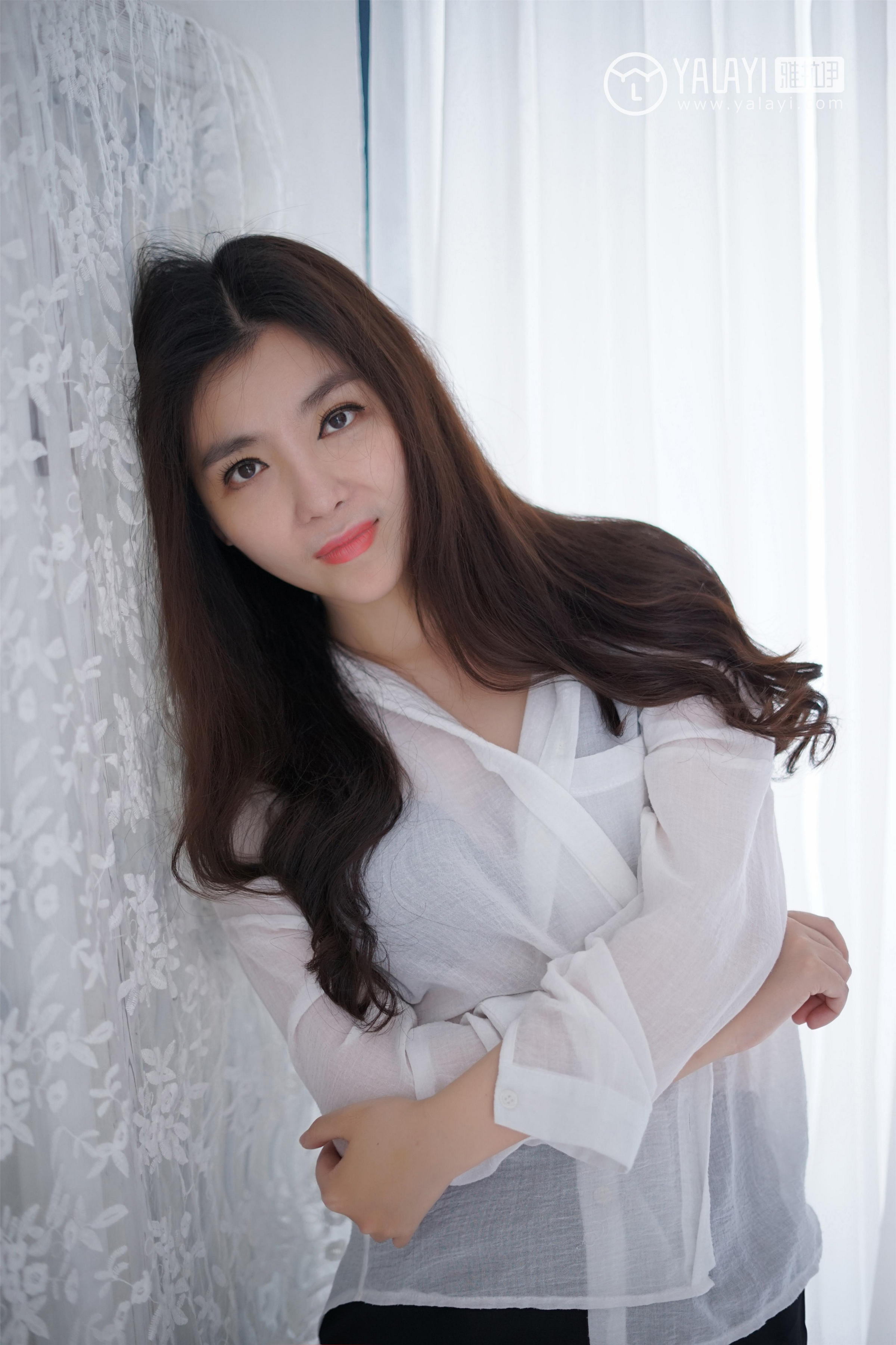 [YALAYI雅拉伊]NO.012 韵味美腿丽人 沈紫云 白色透视衬衫加黑色短裙性感私房写真集第2张