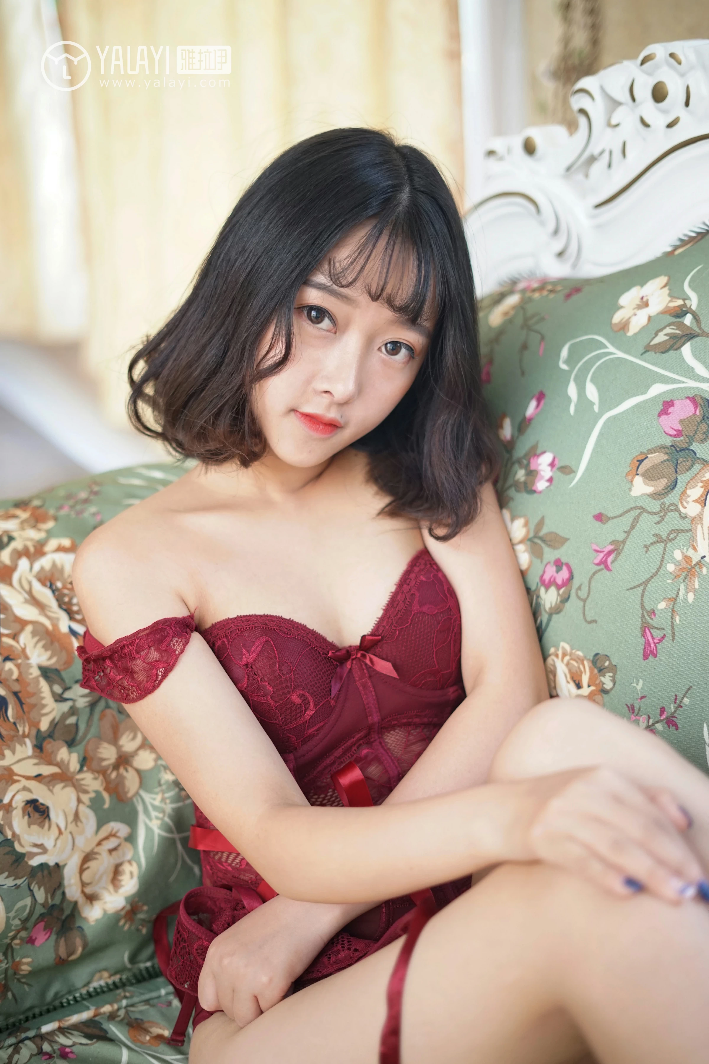 [YALAYI雅拉伊]NO.025 醉在红酒杯里 王小淼 红色蕾丝塑身内衣与红色浴袍性感私房写真集第7张