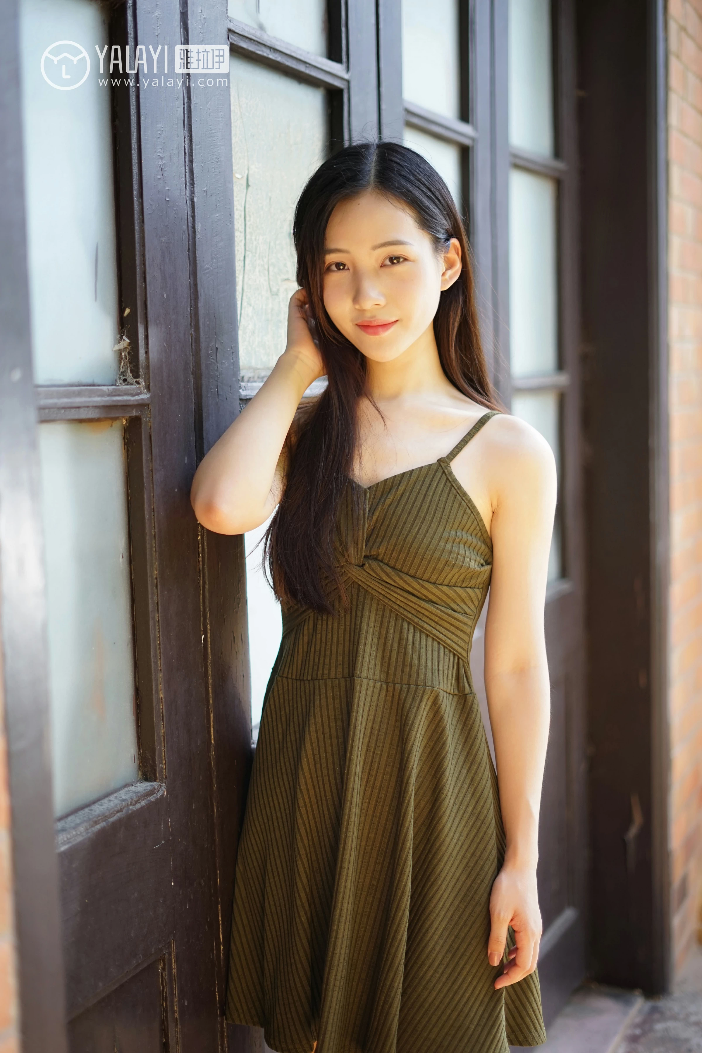 [YALAYI雅拉伊]NO.027 校园邂逅 卡柔 白色短袖加灰色短裙与吊带连衣裙性感私房写真集第9张