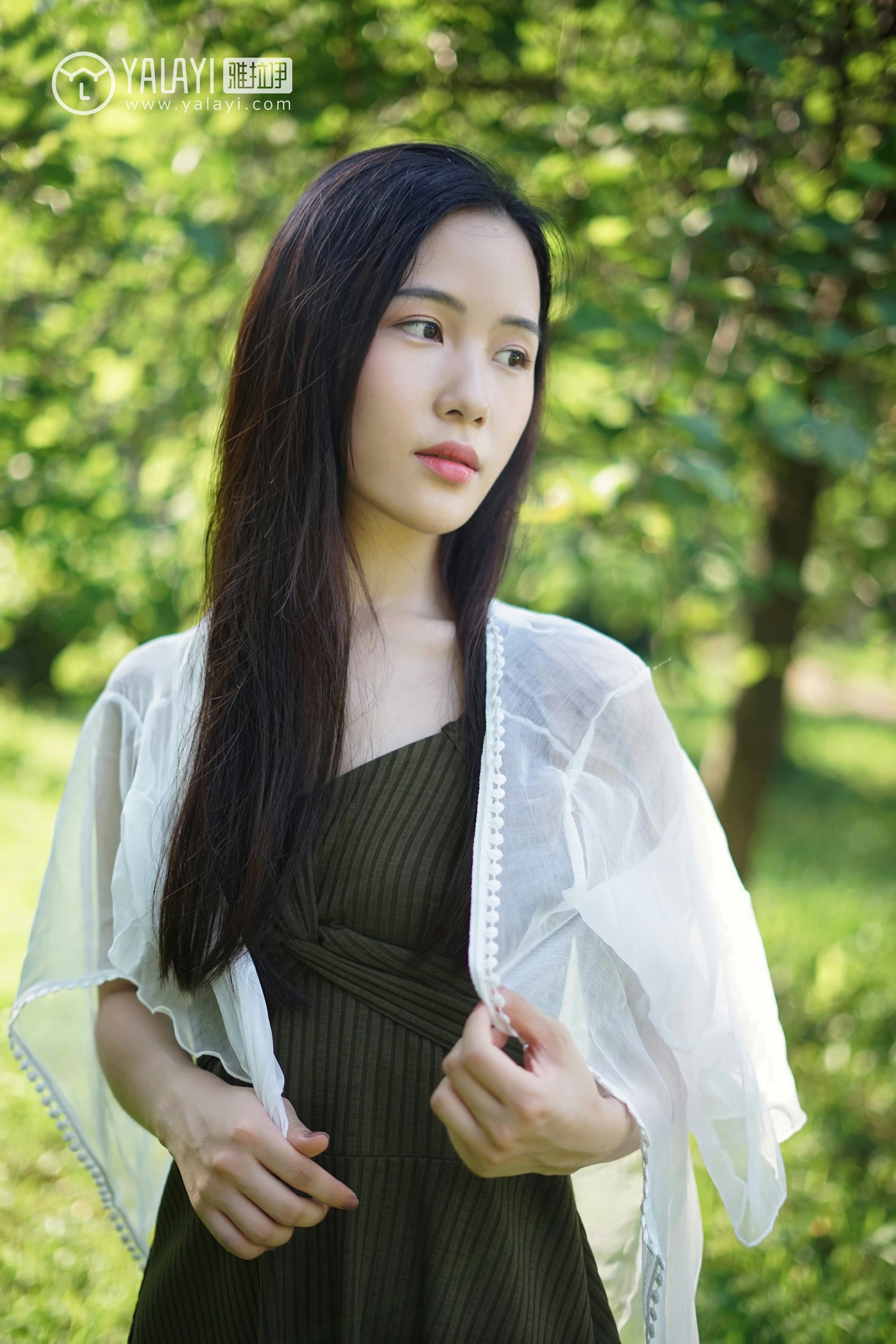 [YALAYI雅拉伊]NO.027 校园邂逅 卡柔 白色短袖加灰色短裙与吊带连衣裙性感私房写真集第14张