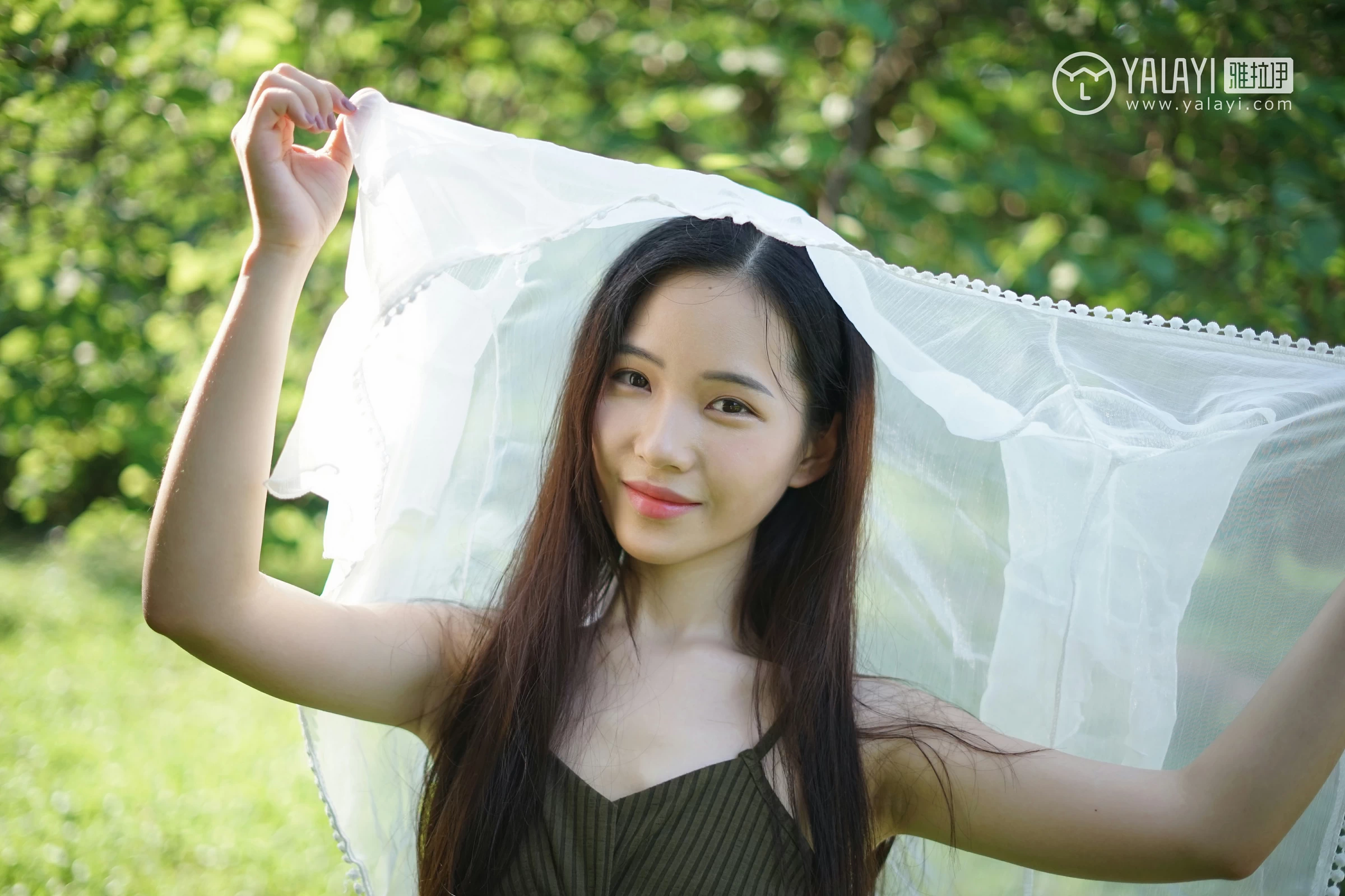 [YALAYI雅拉伊]NO.027 校园邂逅 卡柔 白色短袖加灰色短裙与吊带连衣裙性感私房写真集第14张