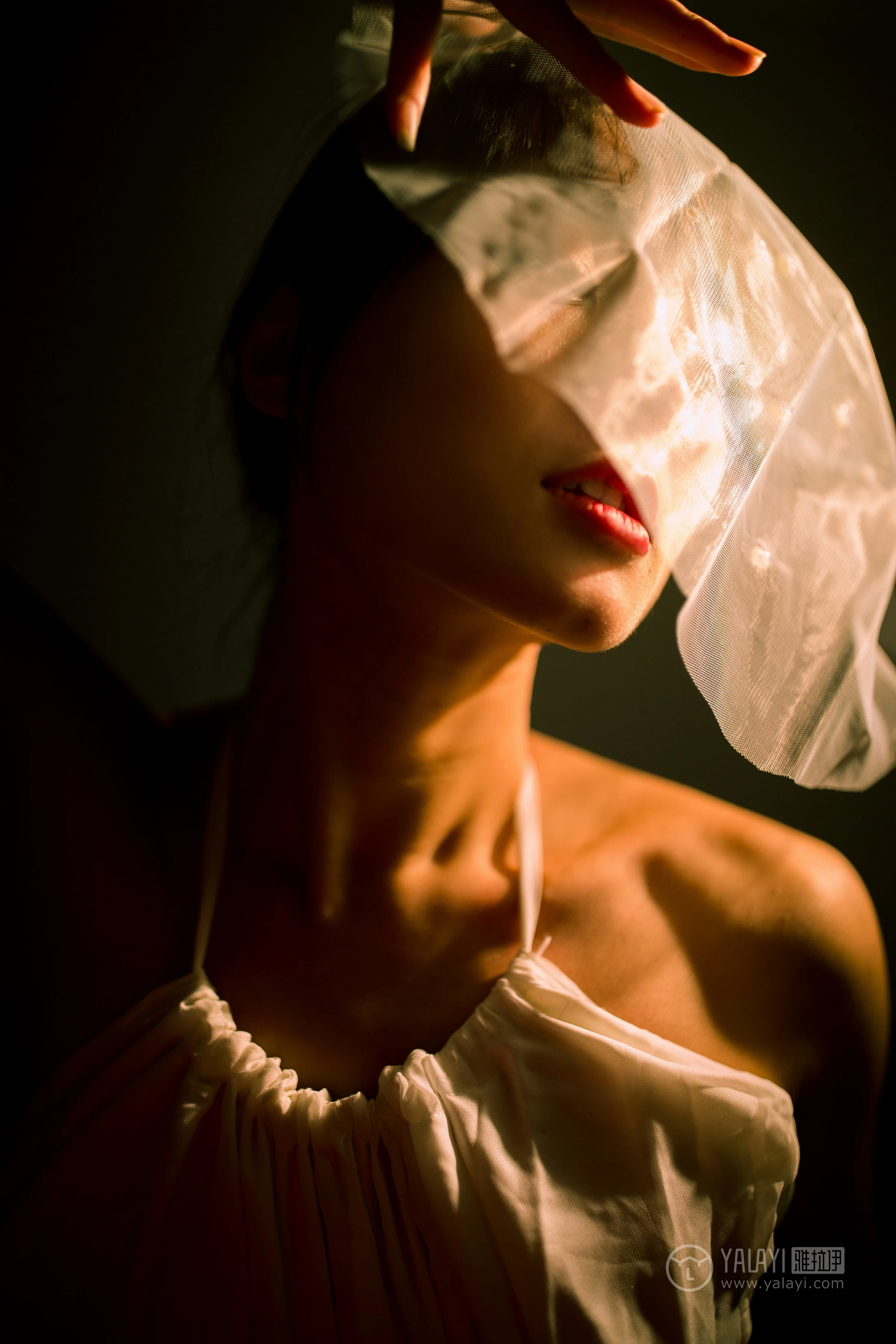 [YALAYI雅拉伊]No.191 轻舞飞扬 米粒米粒 白色吊带裸背婚纱连衣裙性感私房写真集第14张