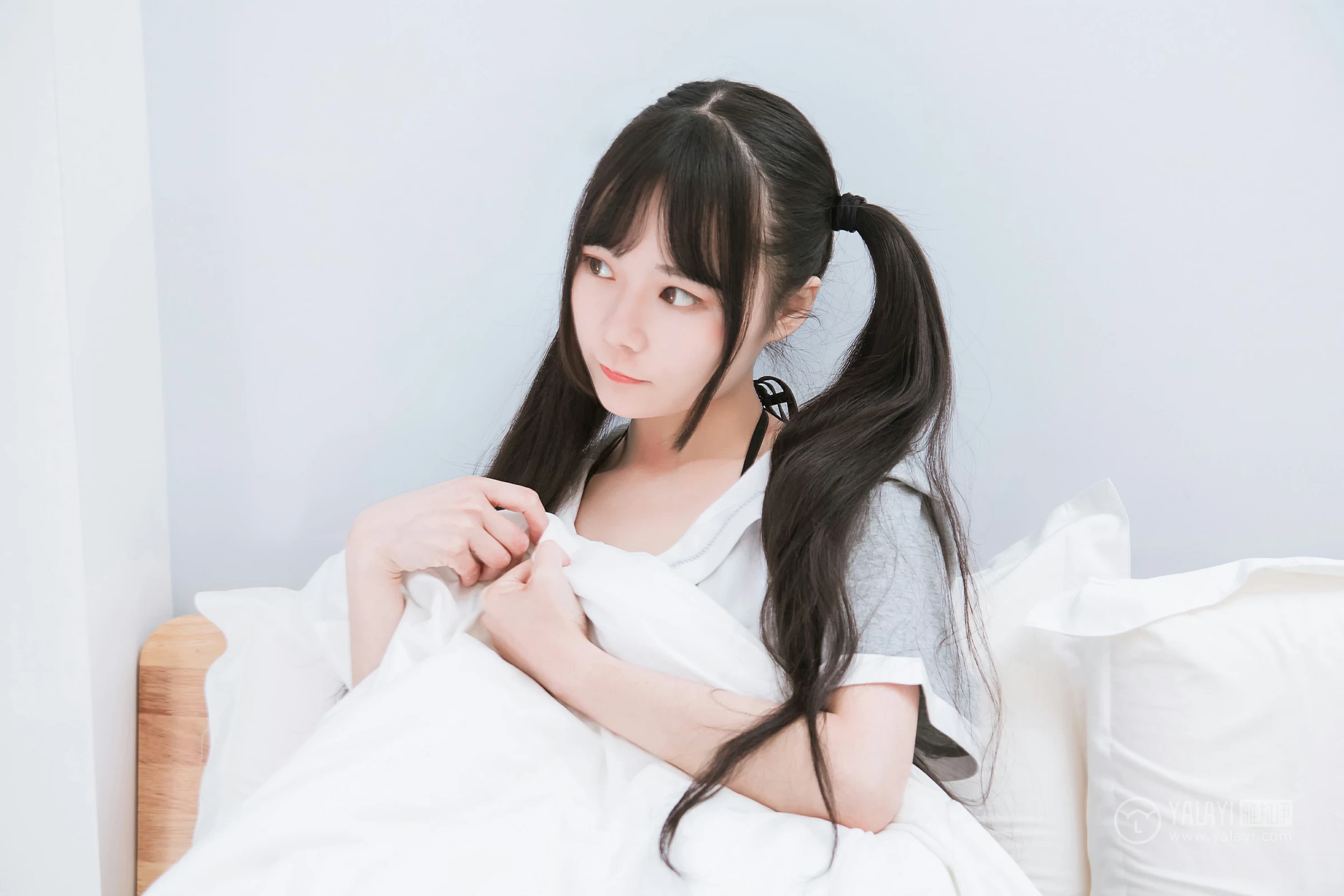 [YALAYI雅拉伊]No.201 龙猫睡衣 小琉 灰色连身睡衣加黑色情趣内衣性感私房写真集第1张