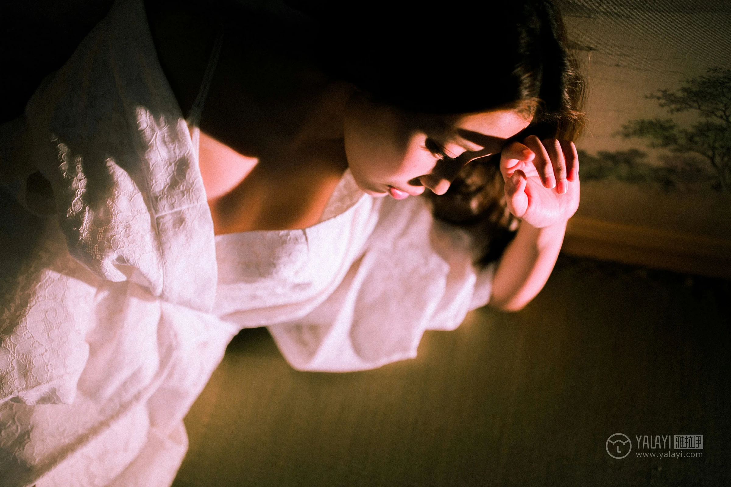 [YALAYI雅拉伊]No.202 夜光 圆圆 白色透视蕾丝镂空睡衣性感私房写真集第2张