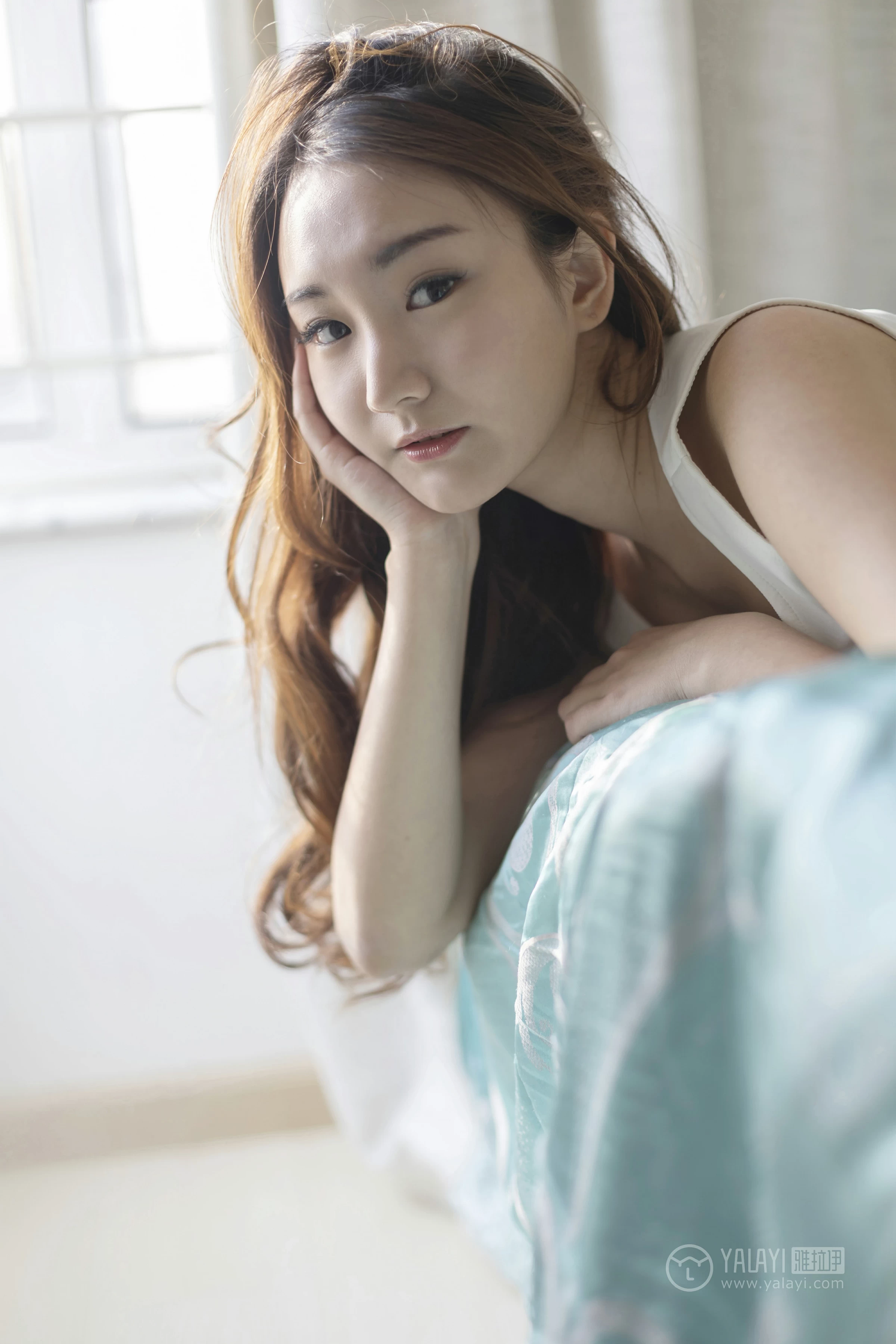 [YALAYI雅拉伊]No.212 白色星期六 丁煊彤 白色连身礼裙性感私房写真集第16张