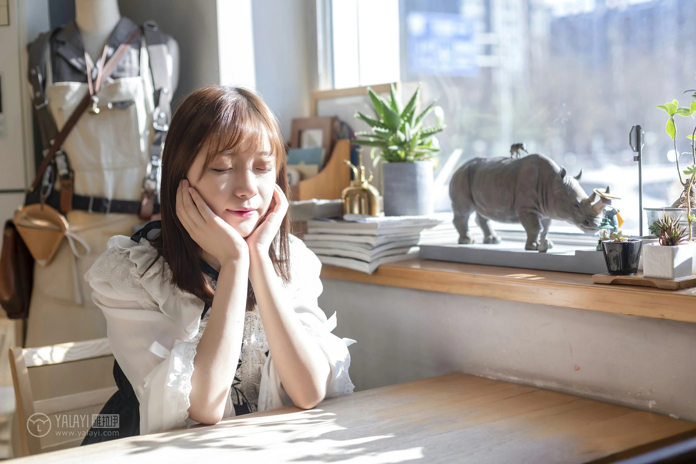 [YALAYI雅拉伊]No.219 半糖洛丽塔 刘开心 情趣公主制服连衣裙性感私房写真集第2张