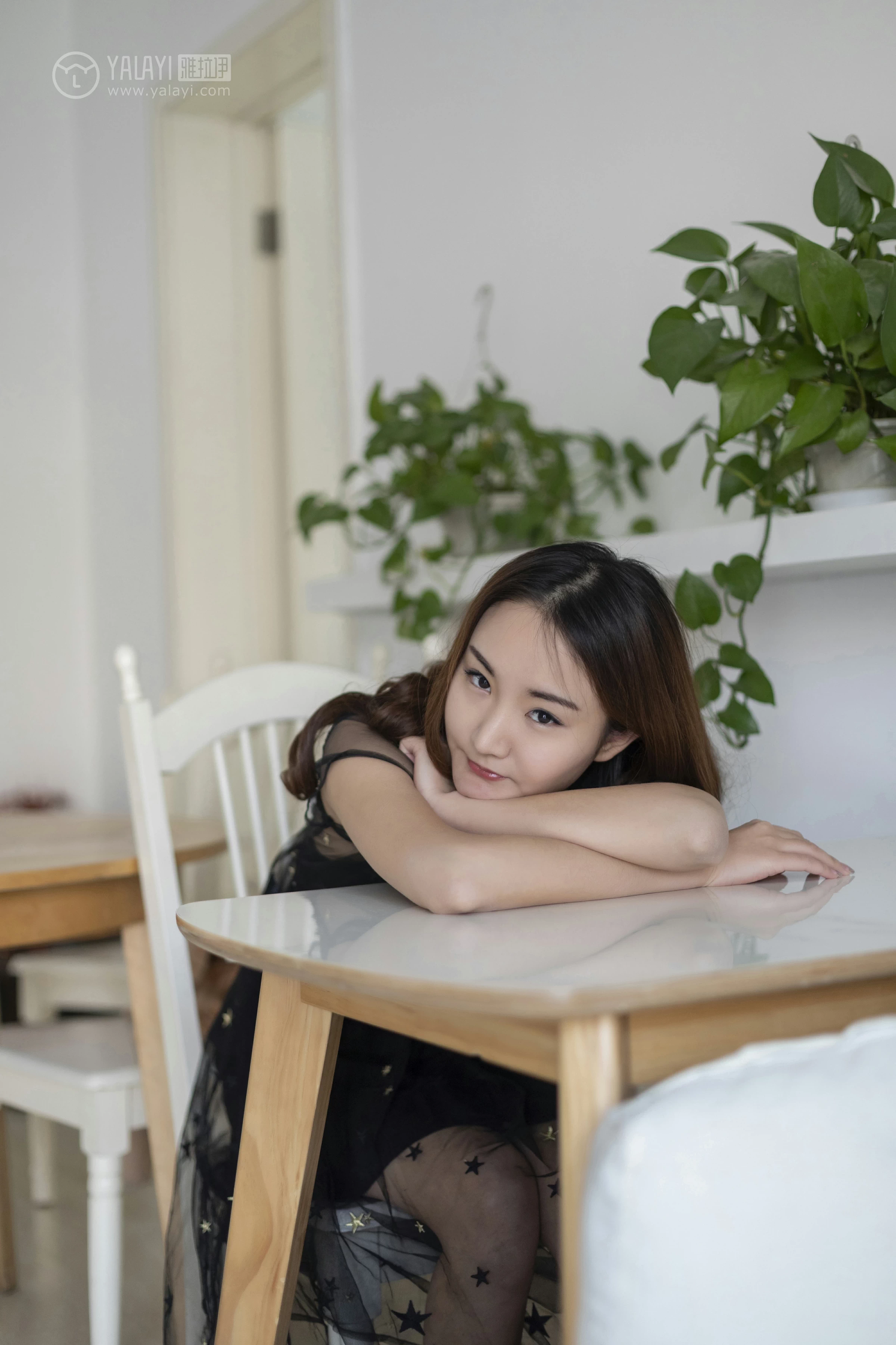 [YALAYI雅拉伊]No.220 等候 丁煊彤 黑色透视吊带连衣裙性感私房写真集第11张