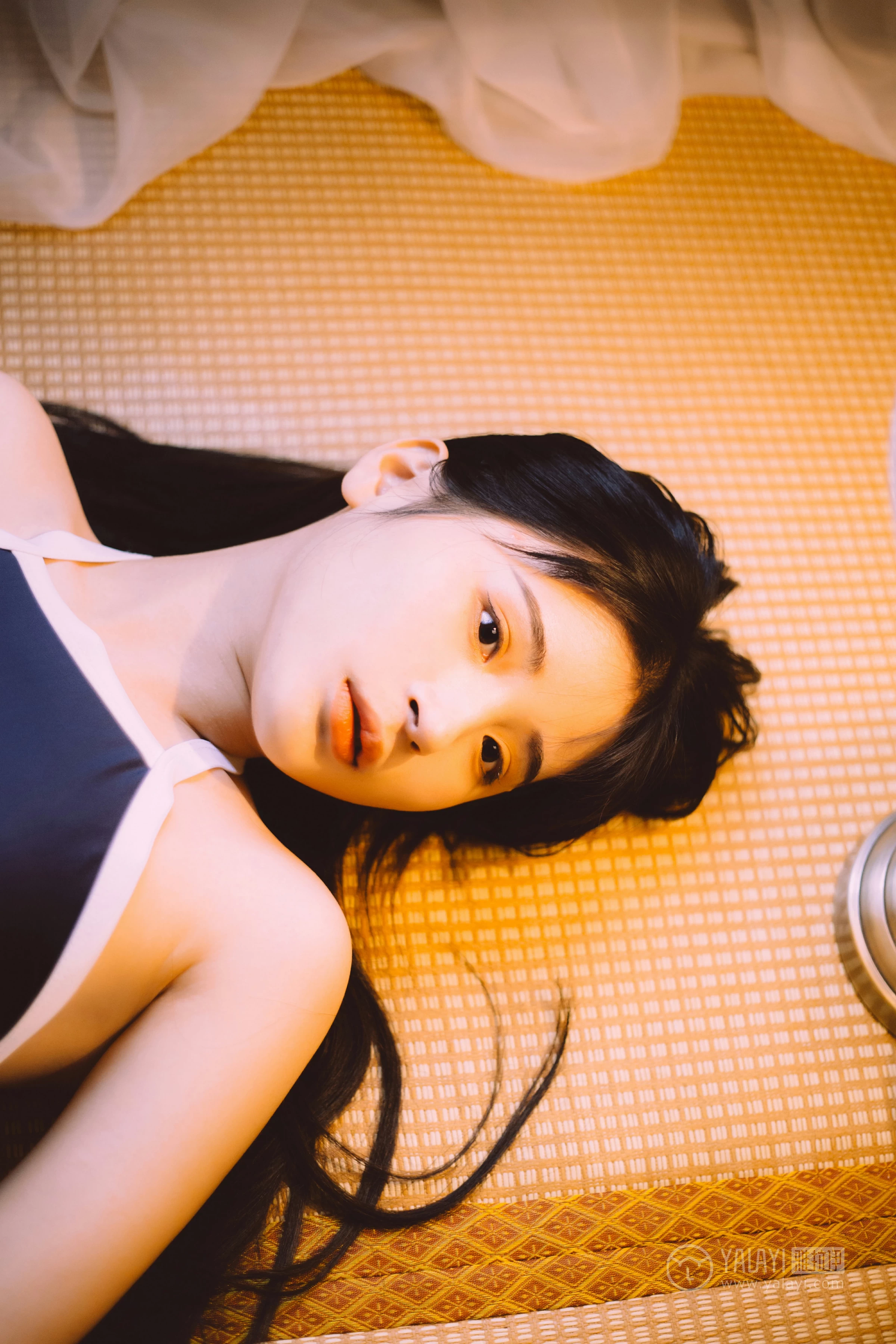 [YALAYI雅拉伊]No.222 如花似玉 阿惜 白色外套加蓝色内衣性感私房写真集第12张