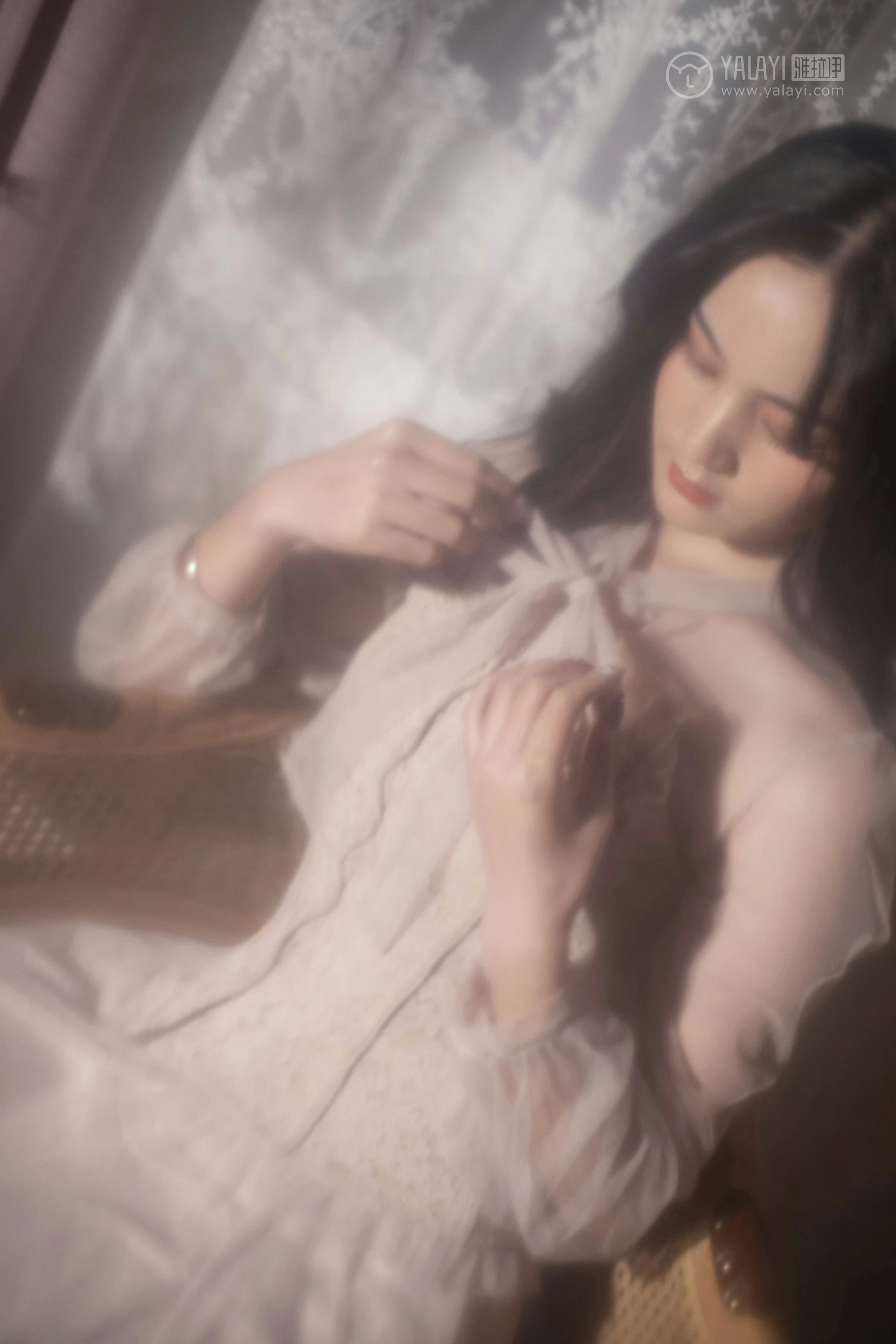 [YALAYI雅拉伊]No.227 蓝月 项兴咏 粉色透视镂空连衣裙性感私房写真集第11张
