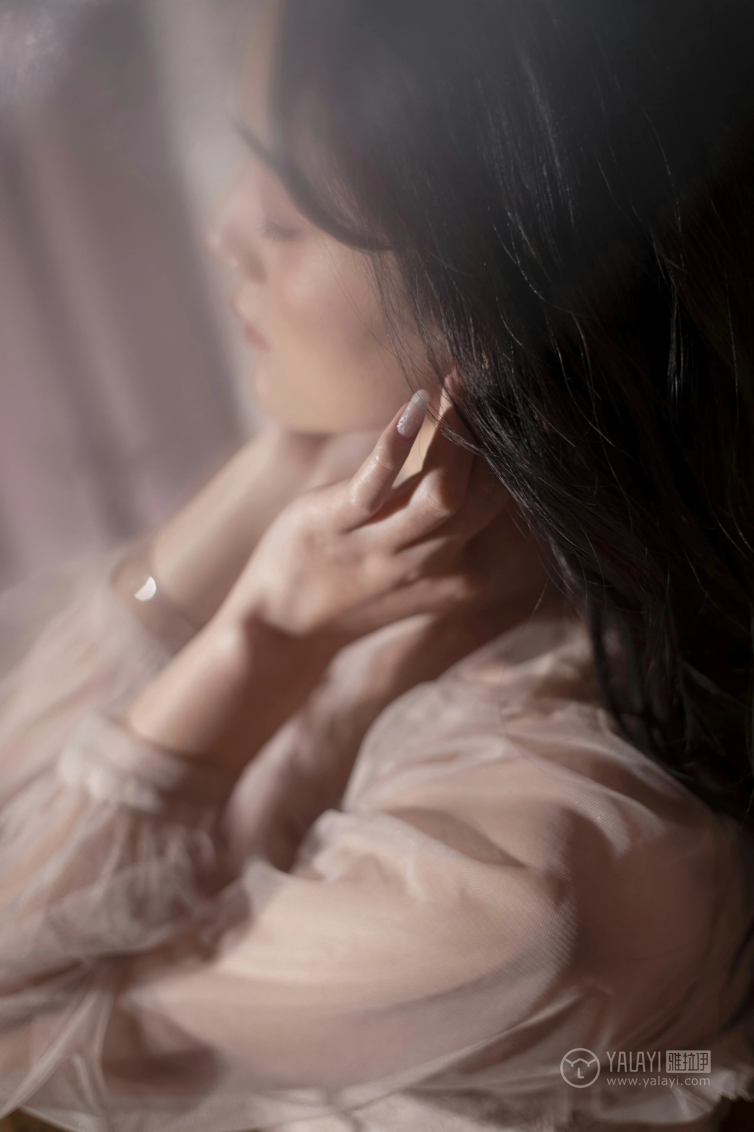 [YALAYI雅拉伊]No.227 蓝月 项兴咏 粉色透视镂空连衣裙性感私房写真集第12张