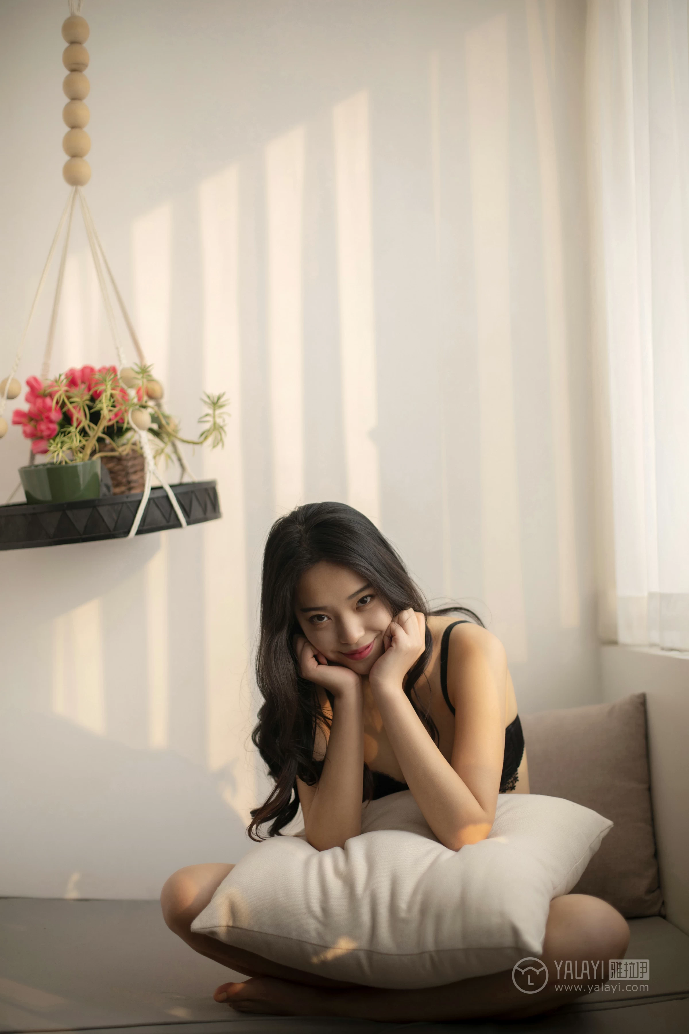 [YALAYI雅拉伊]No.237 淑质艳光 楚薇 黑色蕾丝内衣性感私房写真集第9张