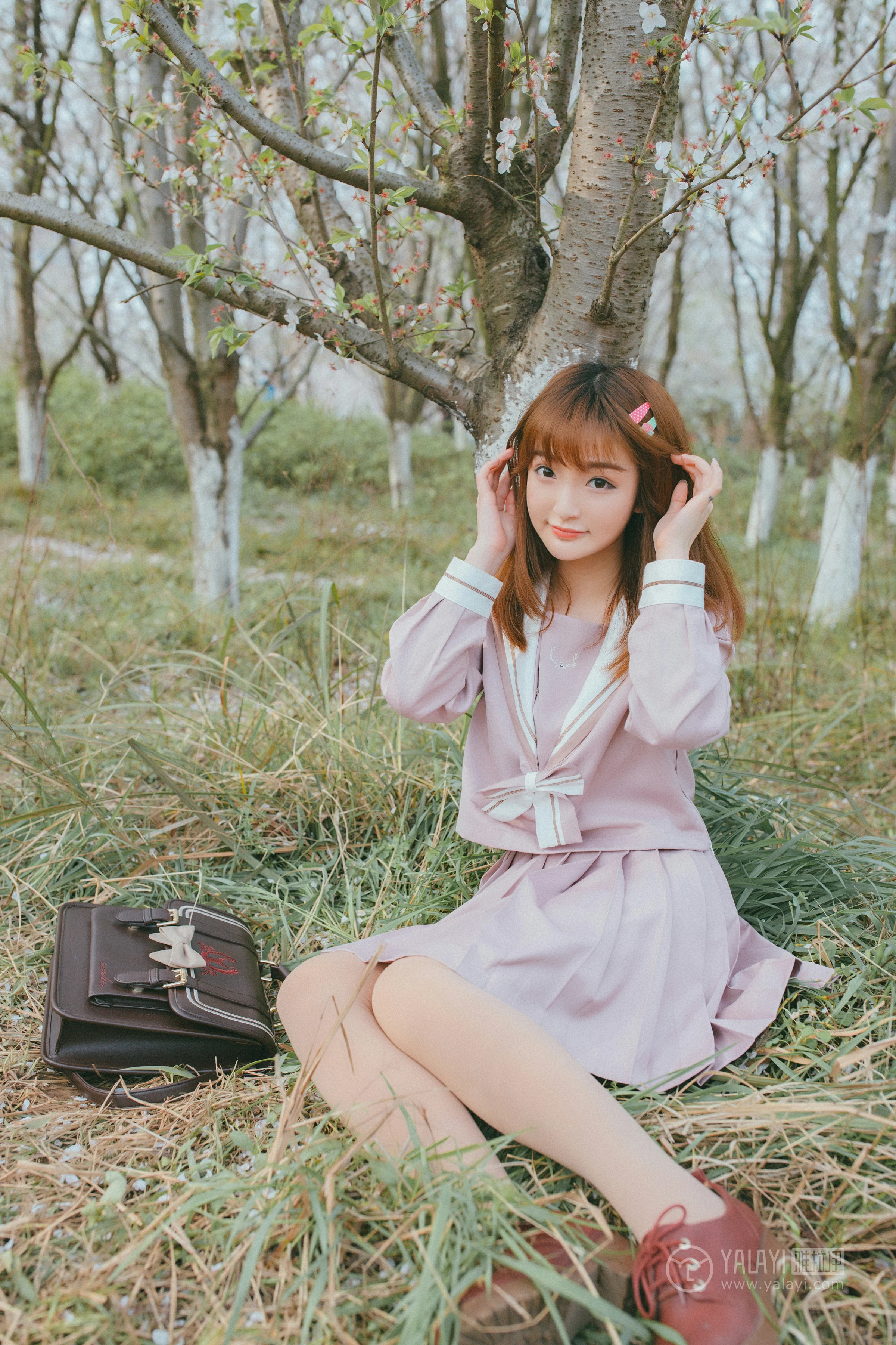 [YALAYI雅拉伊]No.246 樱花樱花想见你 团团 日本高中女生制服加肉色丝袜美腿性感私房写真集第4张
