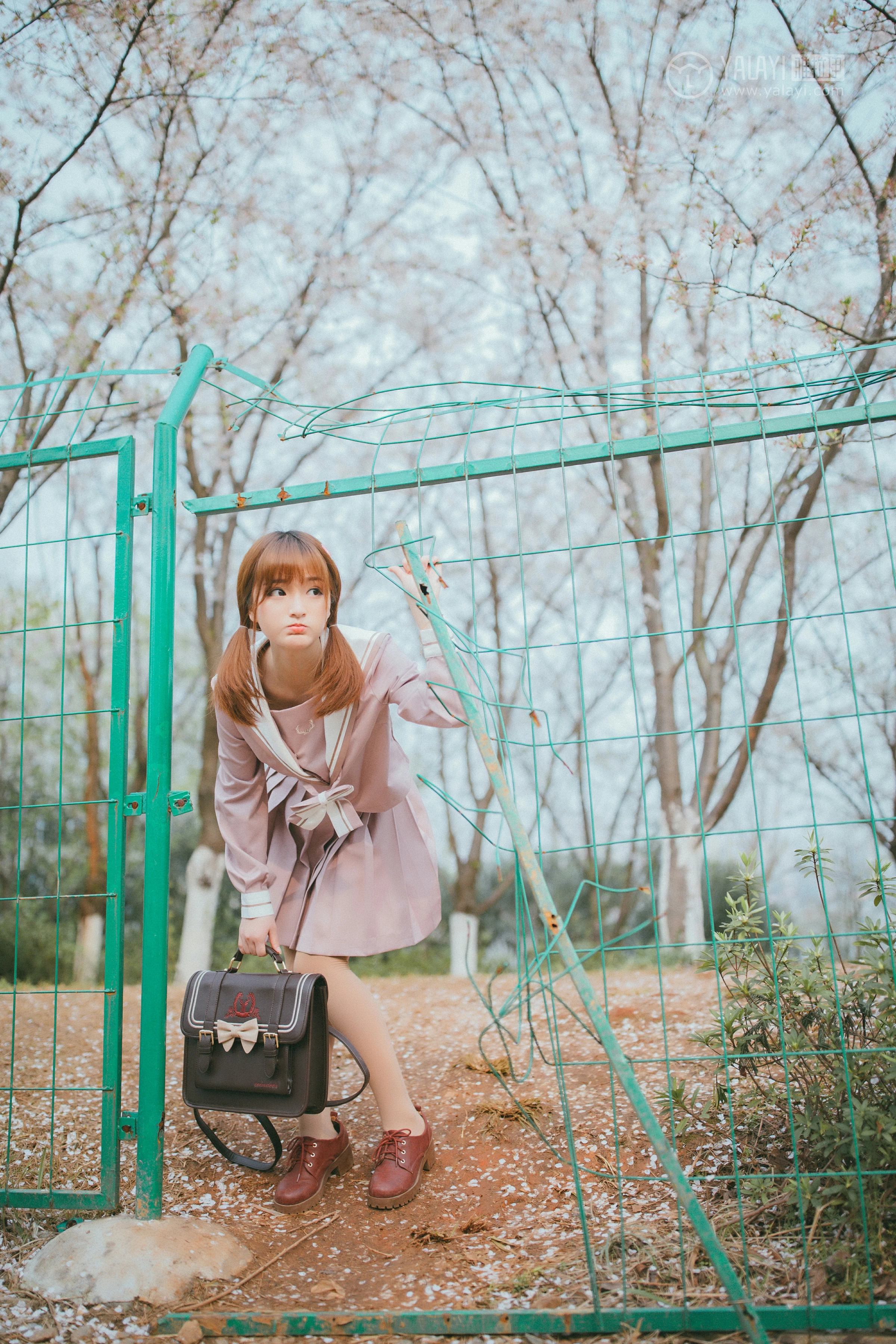 [YALAYI雅拉伊]No.246 樱花樱花想见你 团团 日本高中女生制服加肉色丝袜美腿性感私房写真集第17张