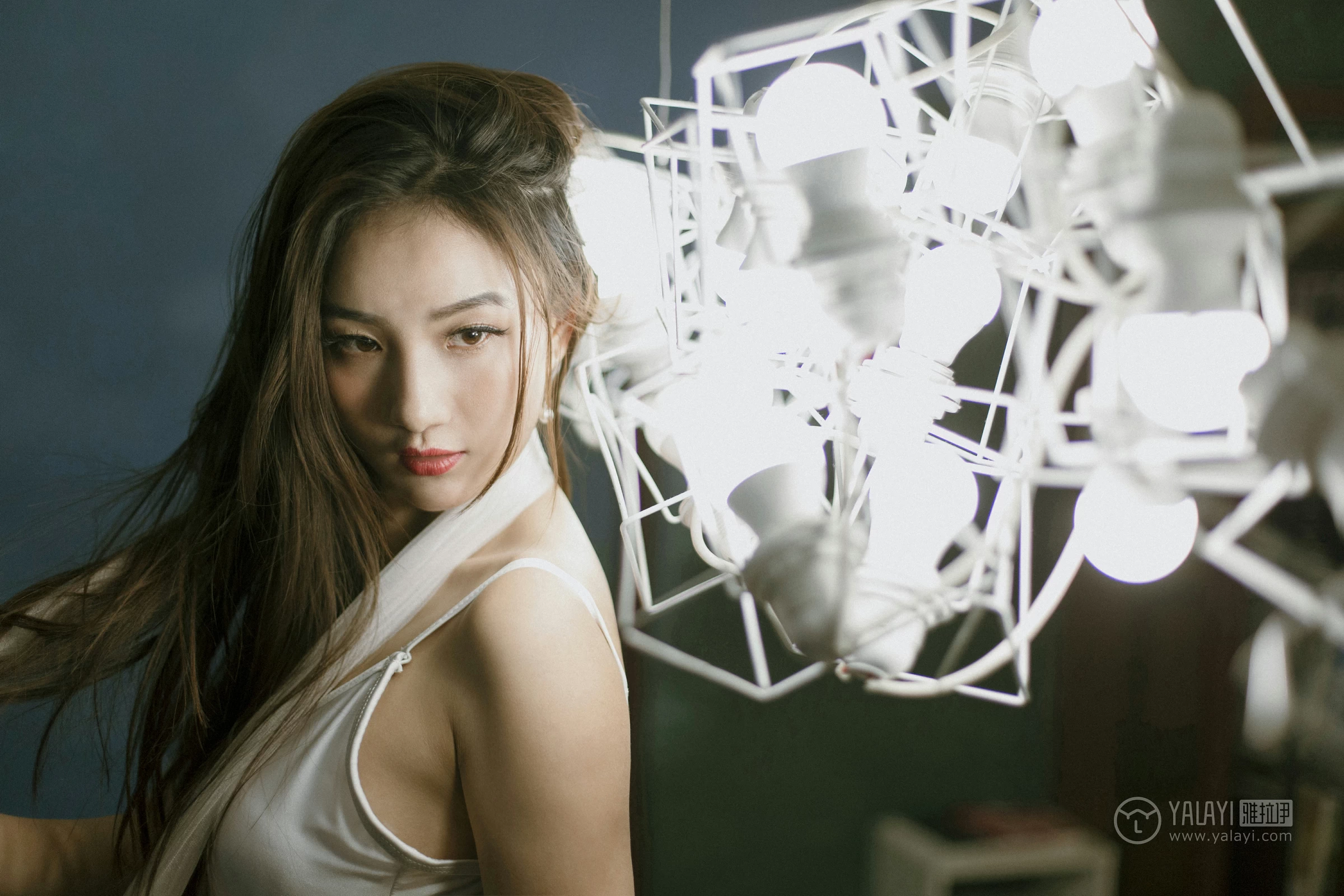 [YALAYI雅拉伊]No.247 独孤 徐雅熙 白色连体比基尼泳装性感私房写真集第4张