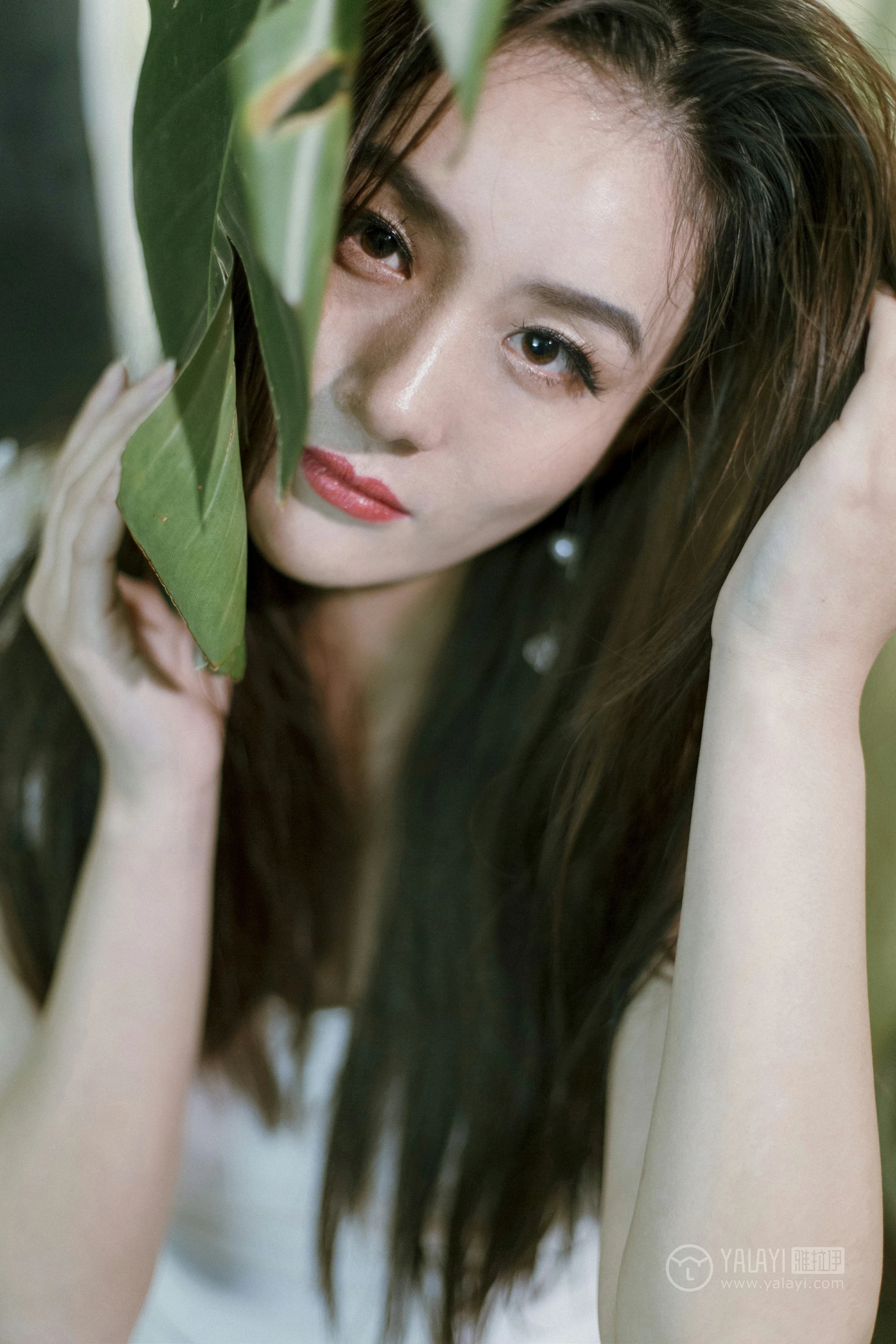 [YALAYI雅拉伊]No.247 独孤 徐雅熙 白色连体比基尼泳装性感私房写真集第12张