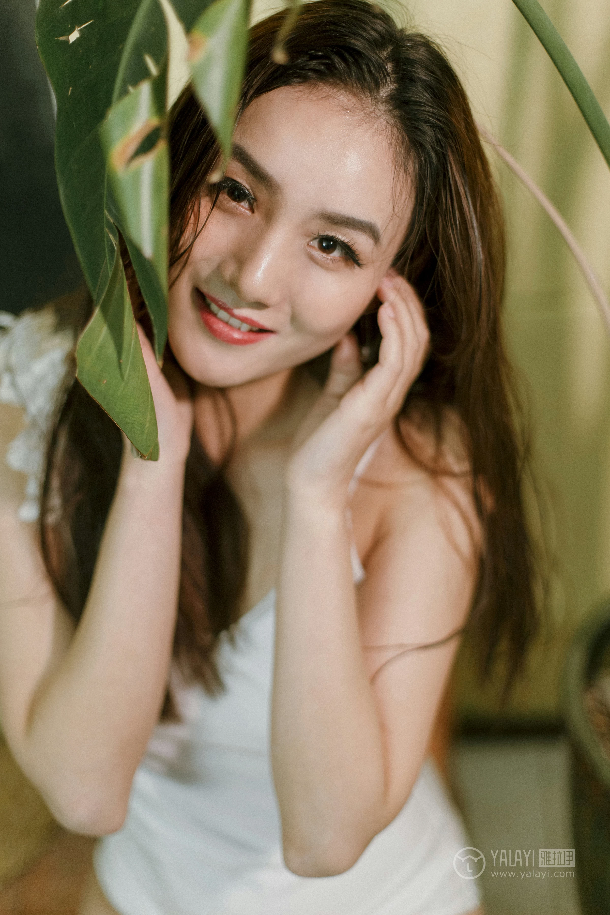 [YALAYI雅拉伊]No.247 独孤 徐雅熙 白色连体比基尼泳装性感私房写真集第12张