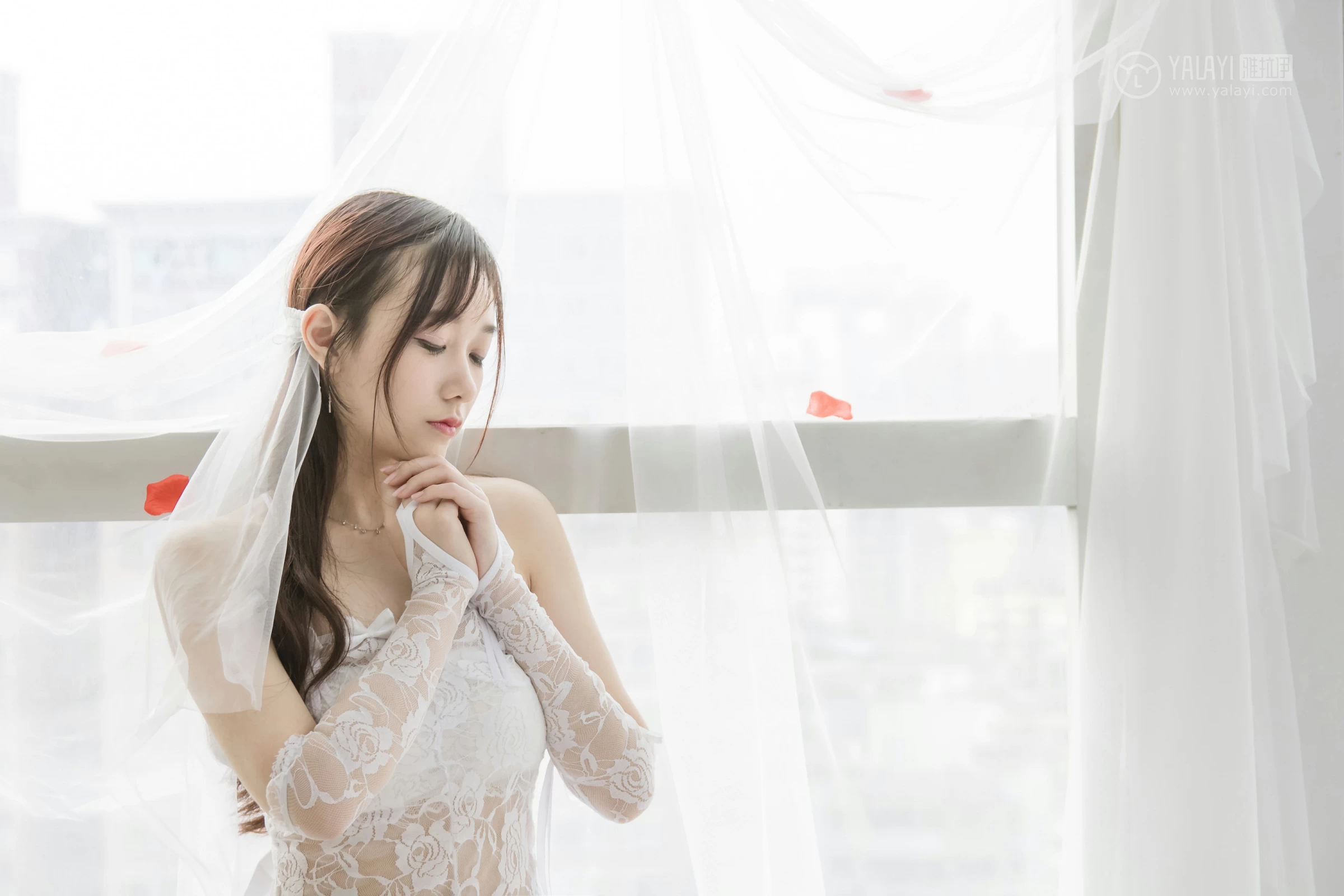 [YALAYI雅拉伊]No.258 卯兔夜夜 夜夜 白色透视情趣内衣加白色丝袜美腿性感私房写真集第3张