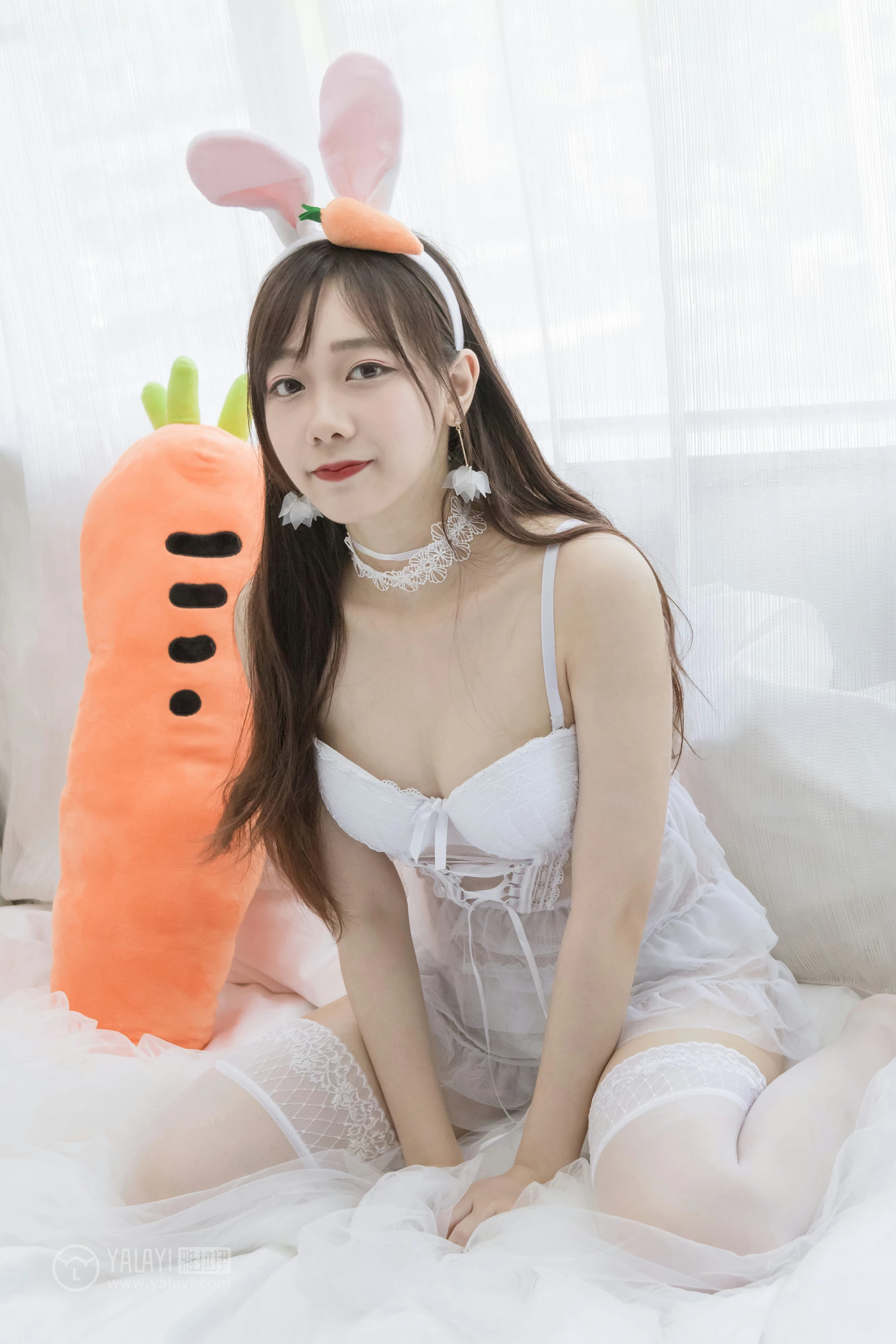 [YALAYI雅拉伊]No.258 卯兔夜夜 夜夜 白色透视情趣内衣加白色丝袜美腿性感私房写真集第5张