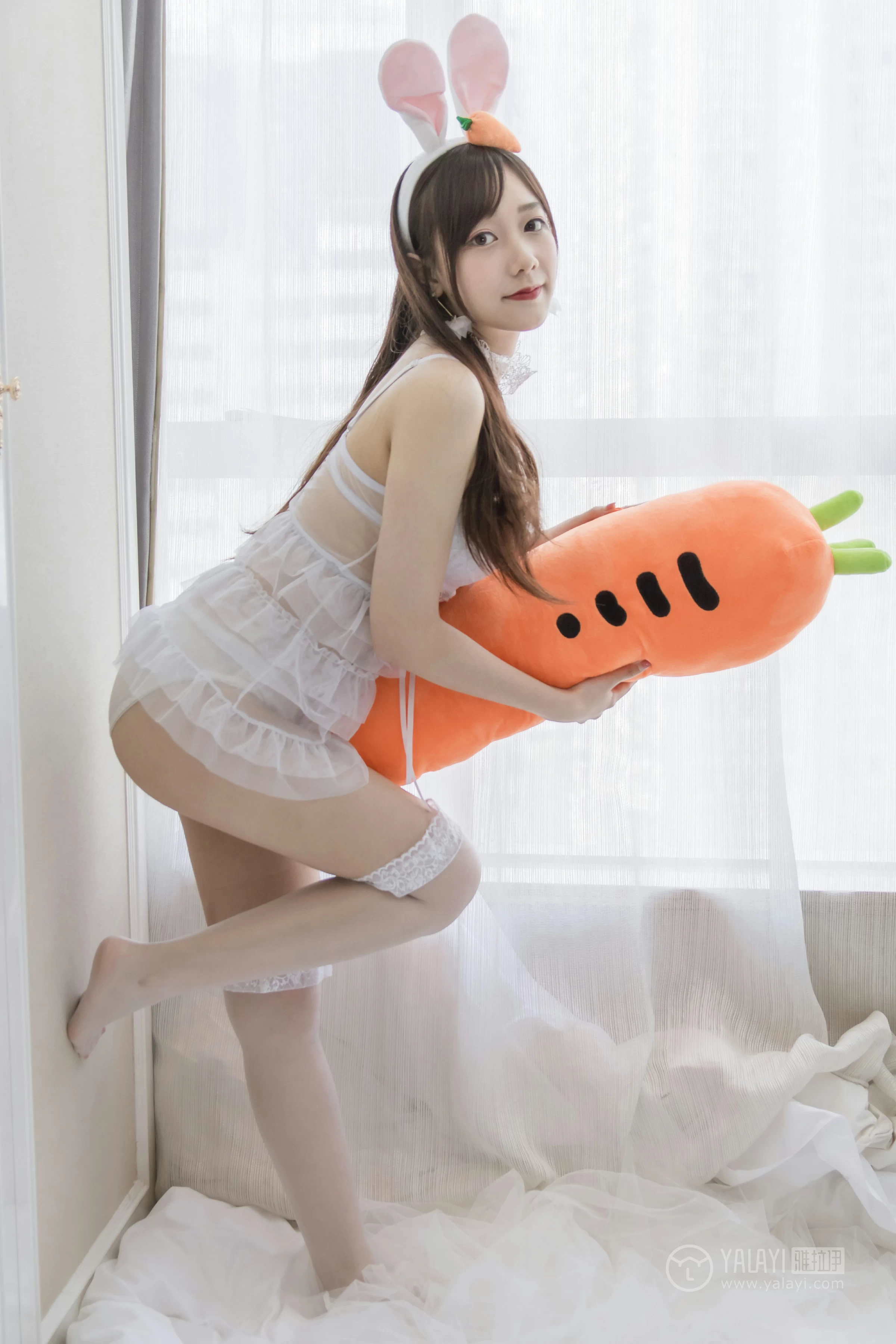 [YALAYI雅拉伊]No.258 卯兔夜夜 夜夜 白色透视情趣内衣加白色丝袜美腿性感私房写真集第11张