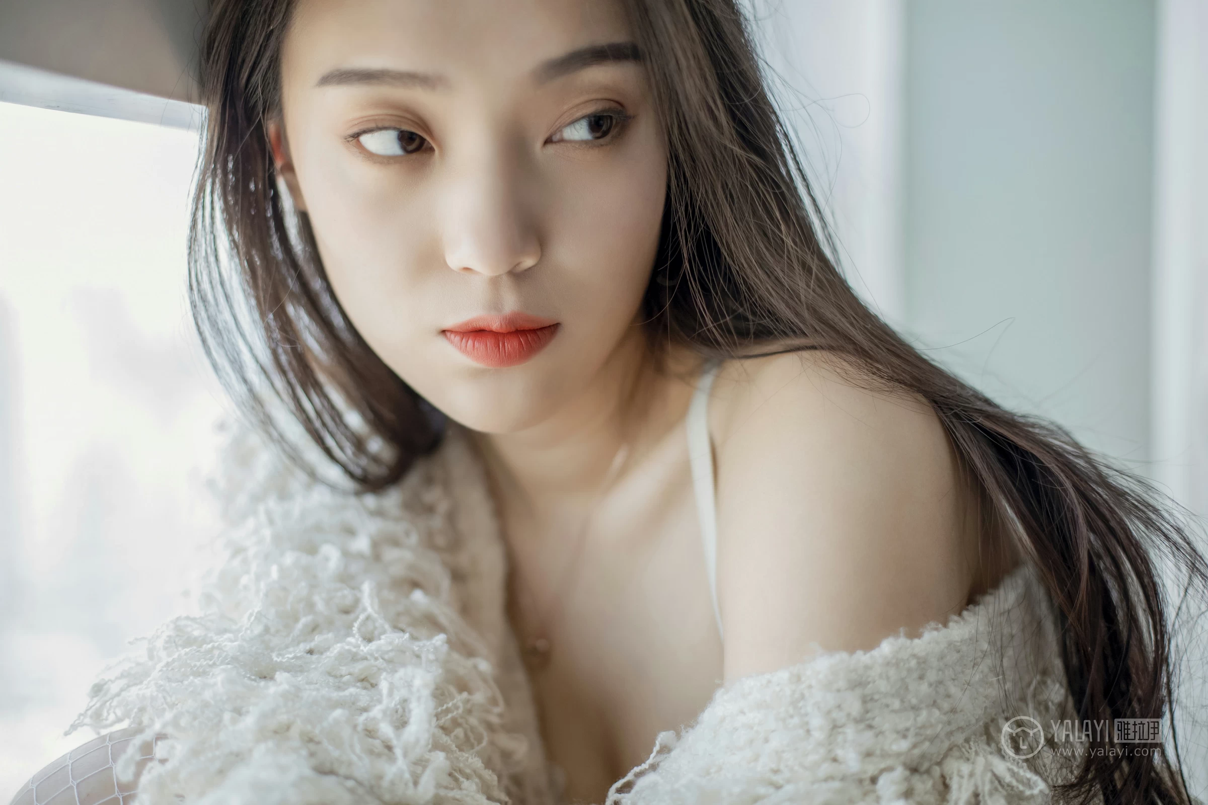 [YALAYI雅拉伊]No.281 你的样子 楚薇 米色睡衣加白色蕾丝内衣性感私房写真集第5张