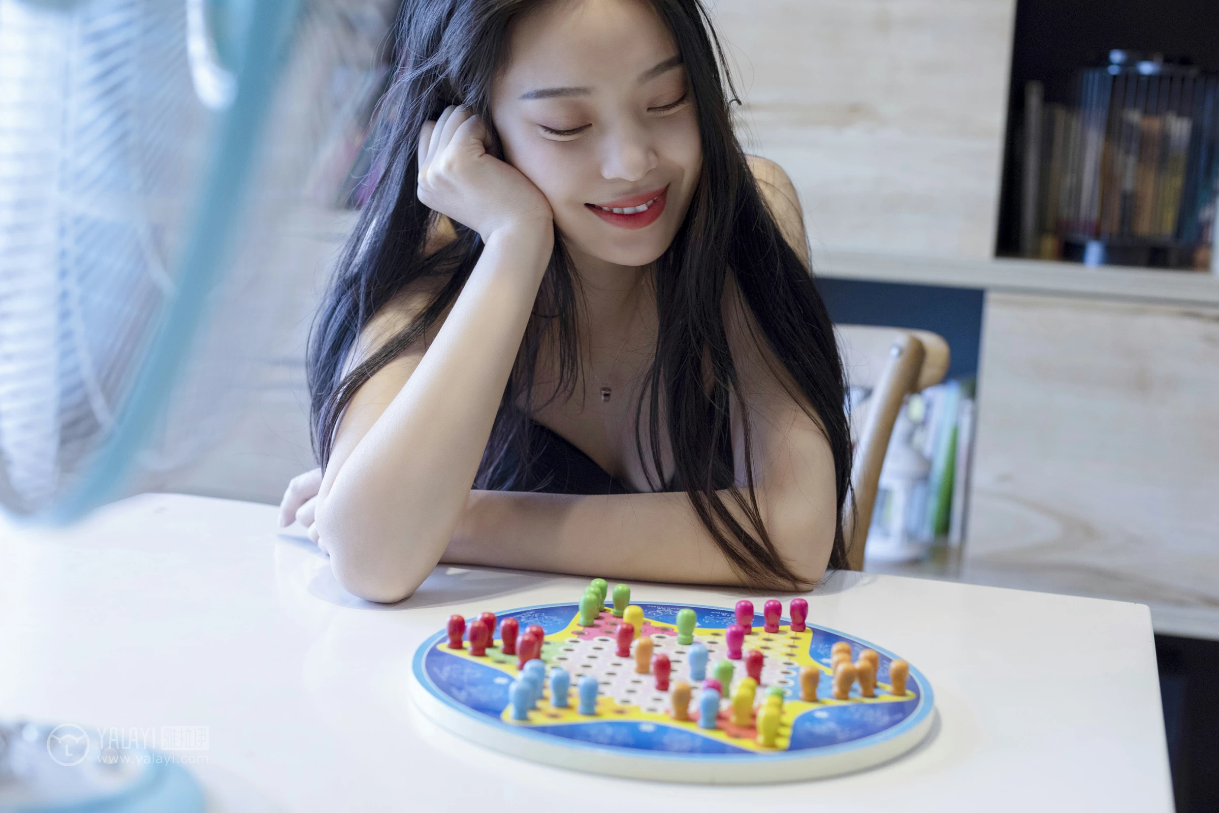 [YALAYI雅拉伊]No.282 双眸点绛唇 楚薇 黑色真丝内衣居家性感私房写真集第3张