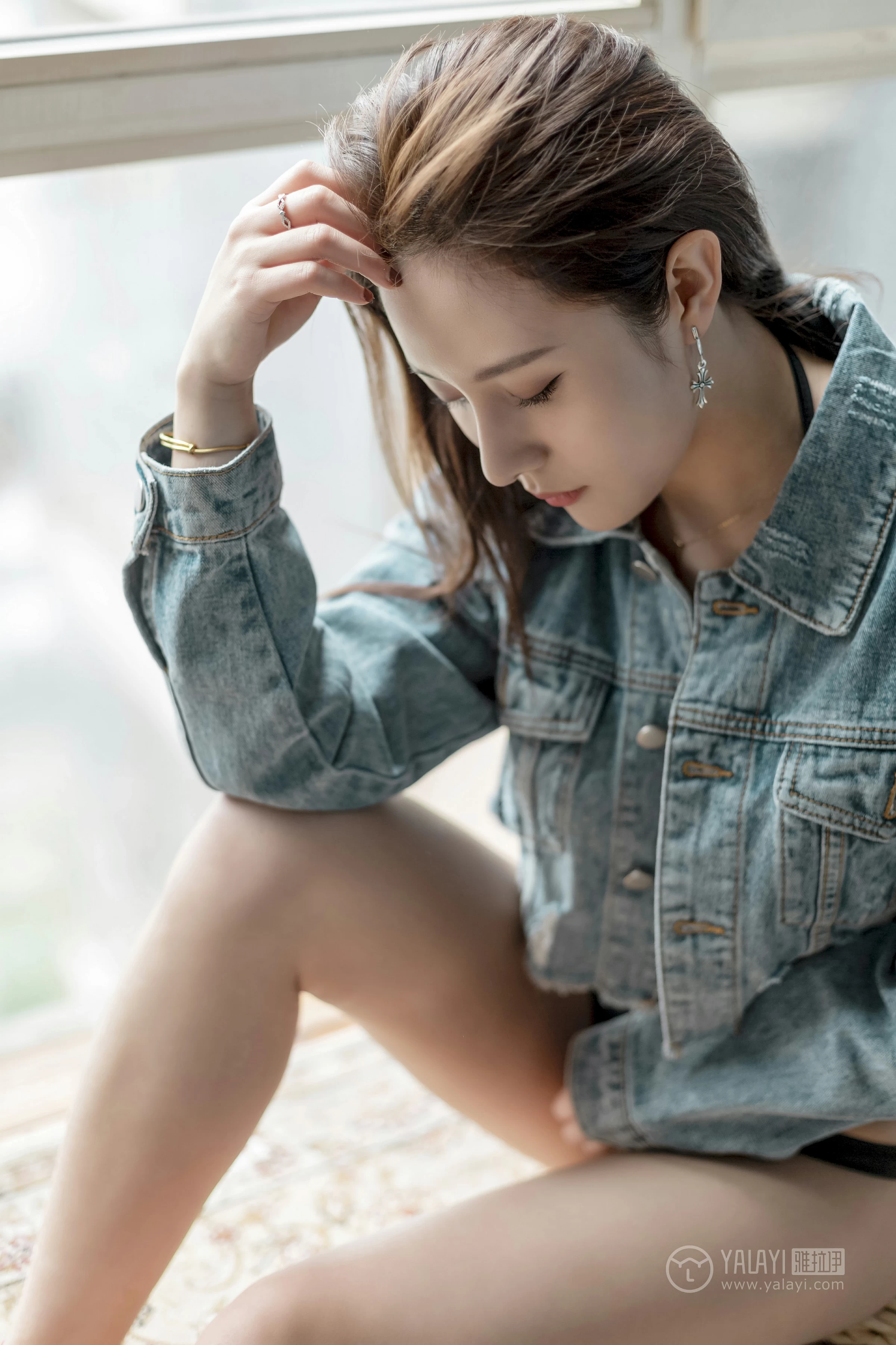 [YALAYI雅拉伊]No.284 牛仔的诱惑 雅辛 牛仔外套加运动内衣性感私房写真集第2张