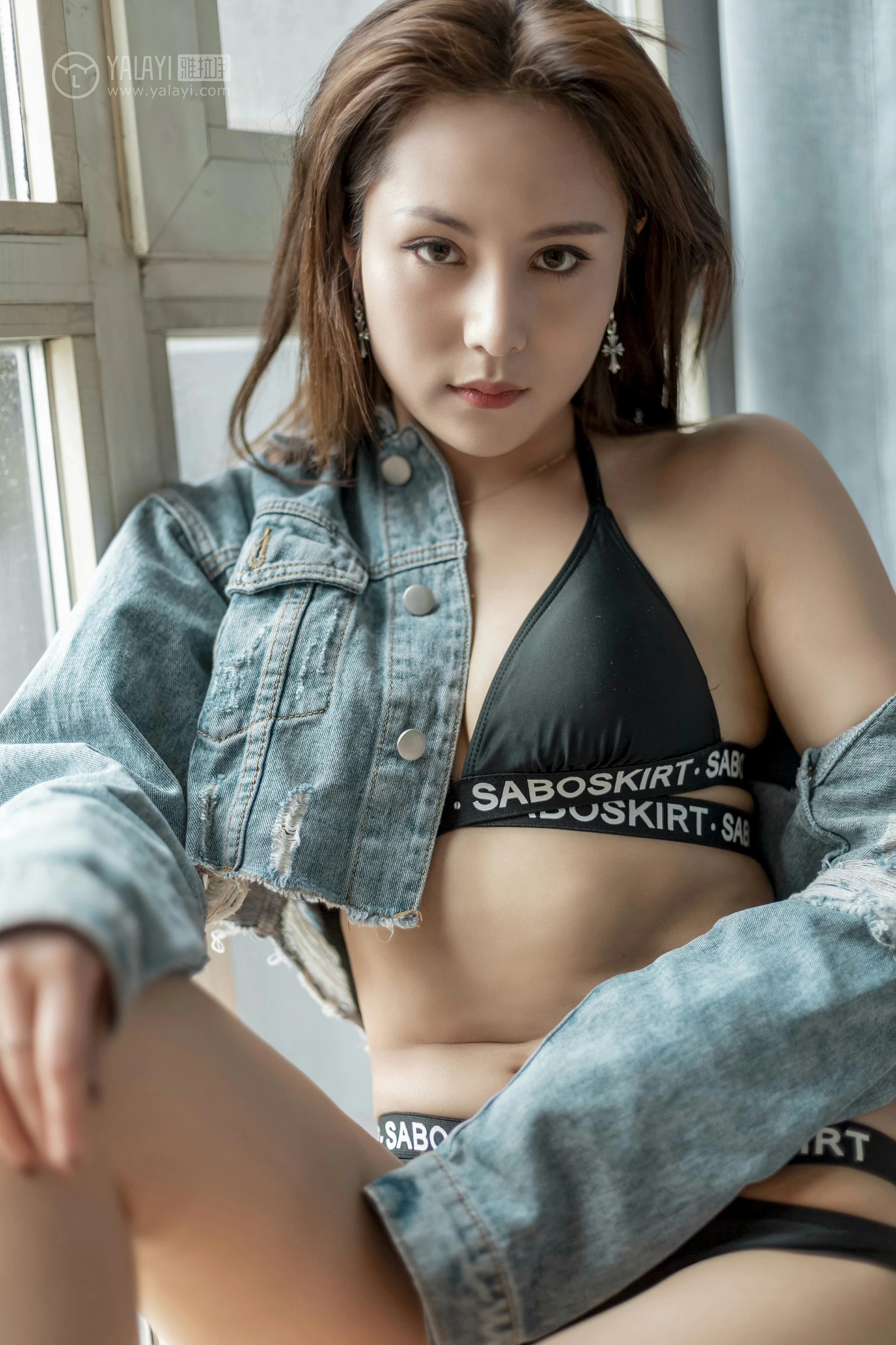 [YALAYI雅拉伊]No.284 牛仔的诱惑 雅辛 牛仔外套加运动内衣性感私房写真集第2张
