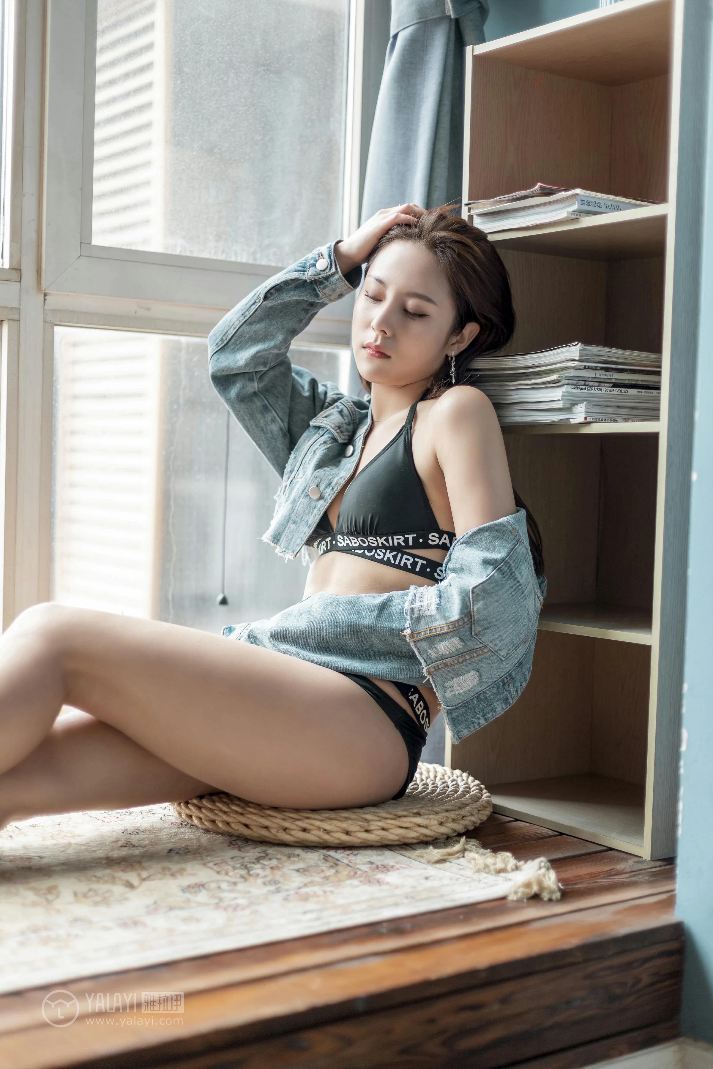 [YALAYI雅拉伊]No.284 牛仔的诱惑 雅辛 牛仔外套加运动内衣性感私房写真集第3张