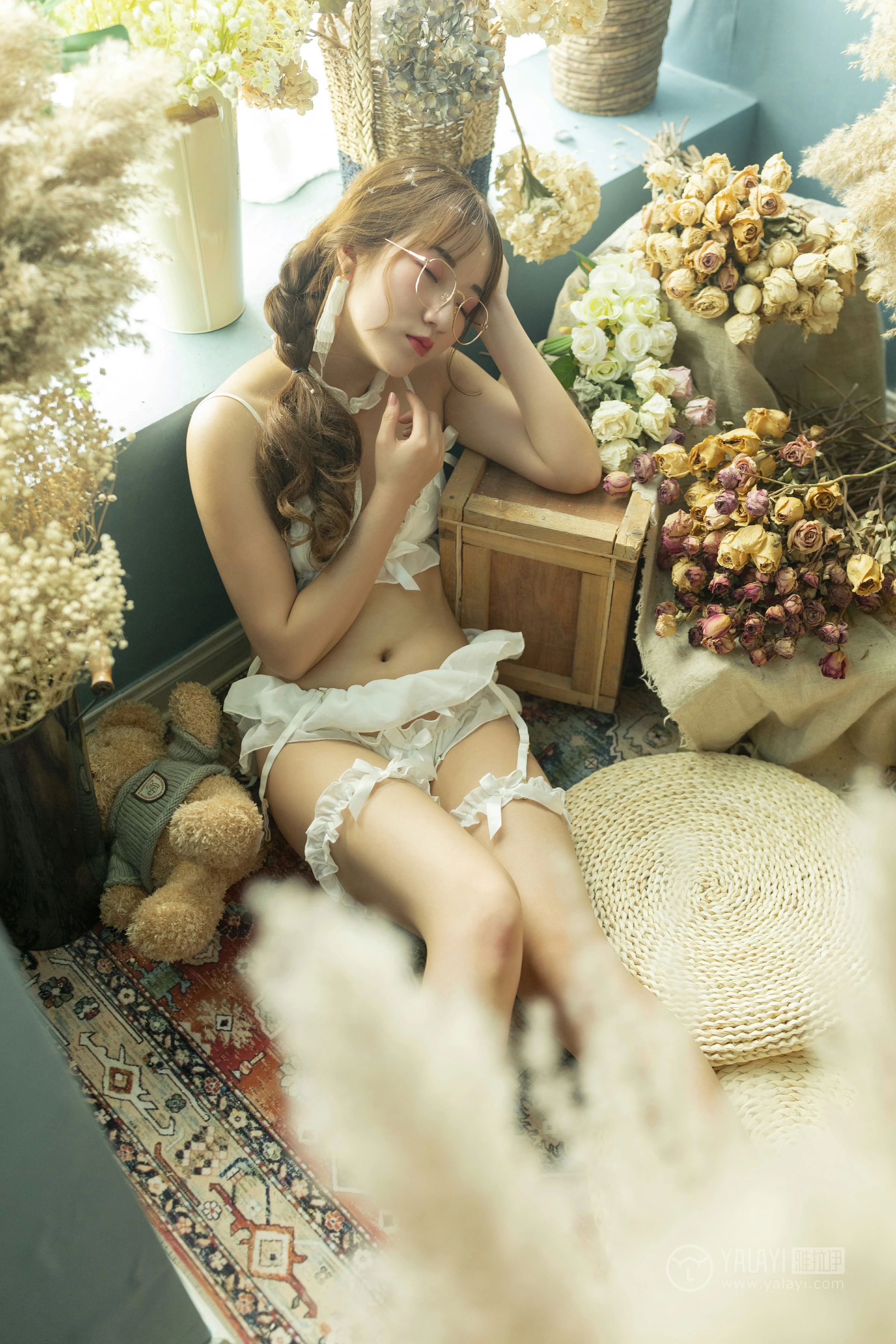 [YALAYI雅拉伊]No.298 老师的假日 顾盼兮 白色情趣内衣性感私房写真集第7张