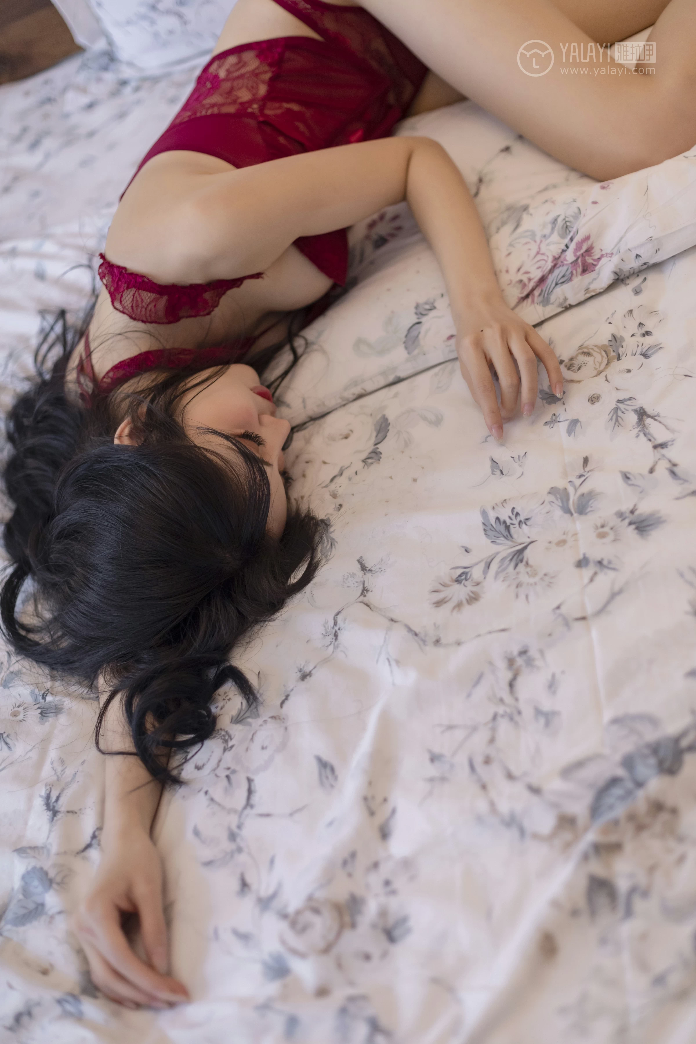[YALAYI雅拉伊]No.305 暖房 凉儿 红色蕾丝塑身内衣性感私房写真集第10张