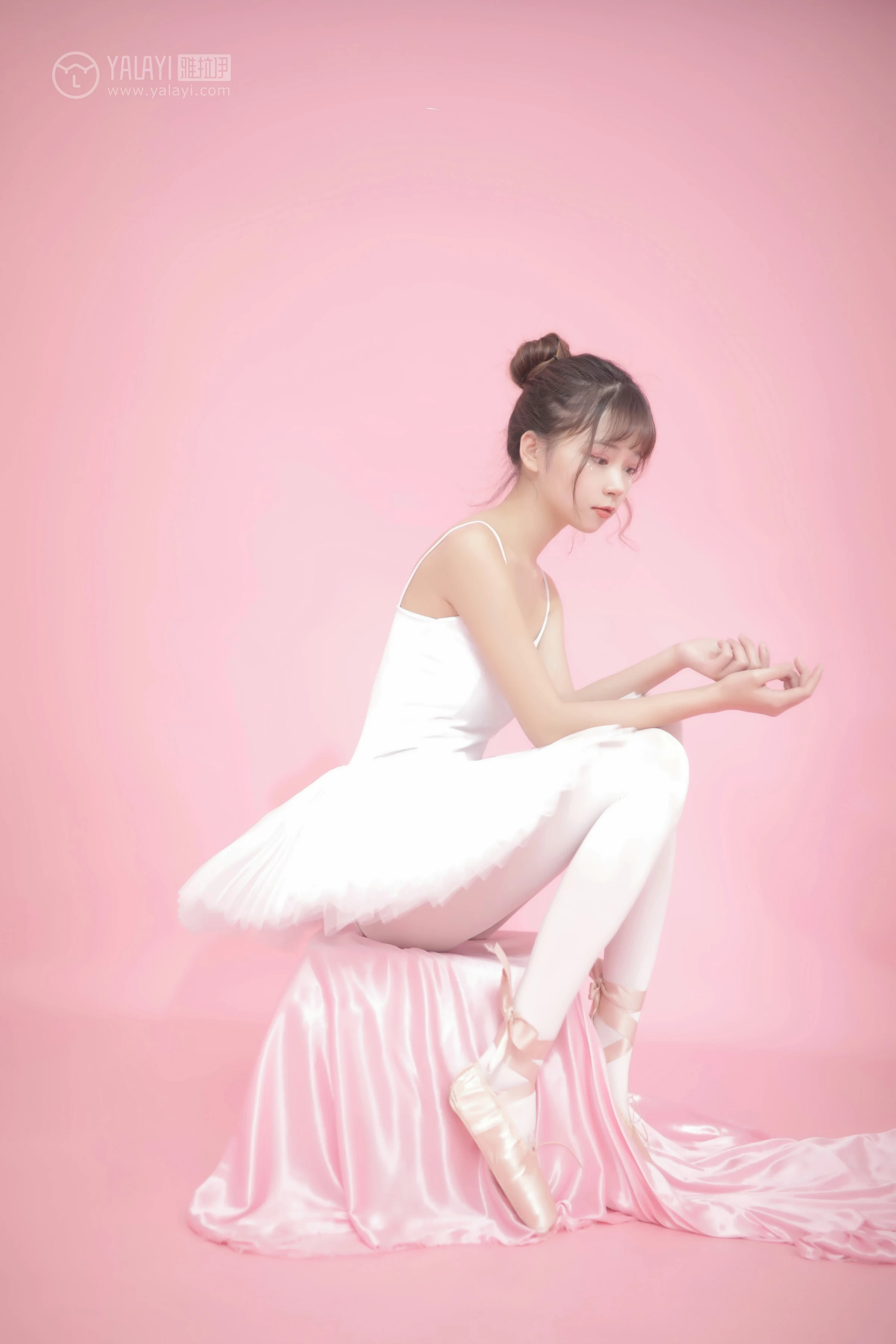 [YALAYI雅拉伊]No.303 花仙 花儿 白色镂空连衣裙与白色芭蕾舞裙性感私房写真集第6张