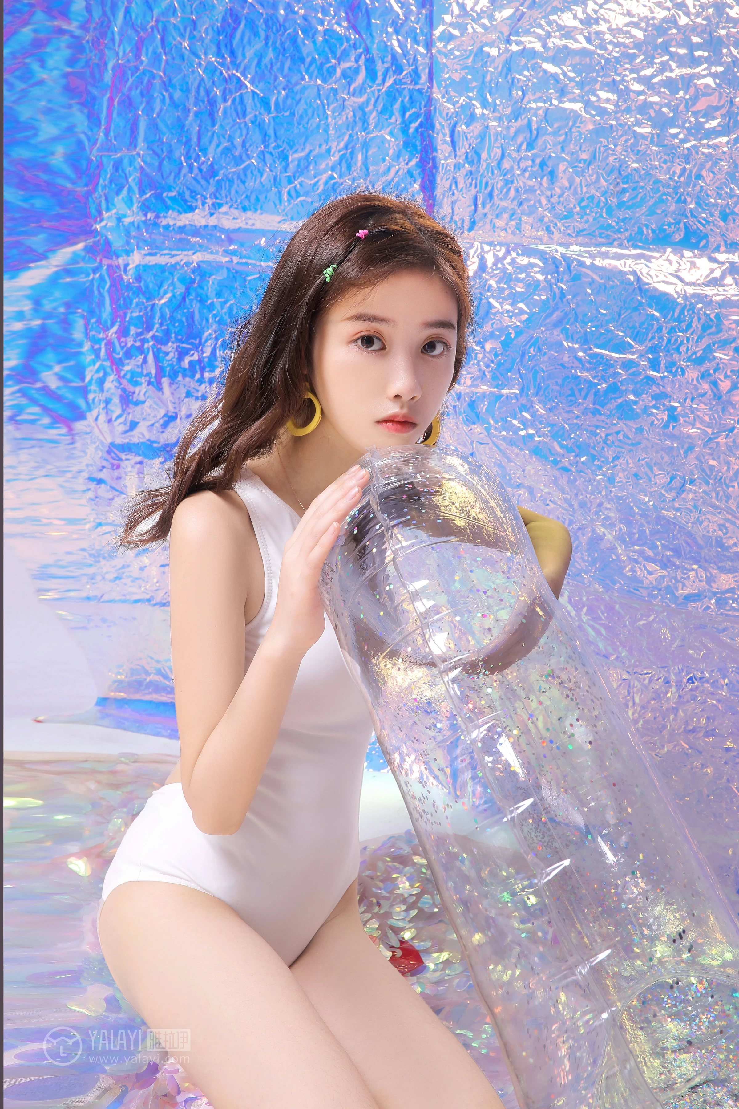 [YALAYI雅拉伊]No.307 闪亮女孩 圈圈 白色连体比基尼泳装性感私房写真集第6张