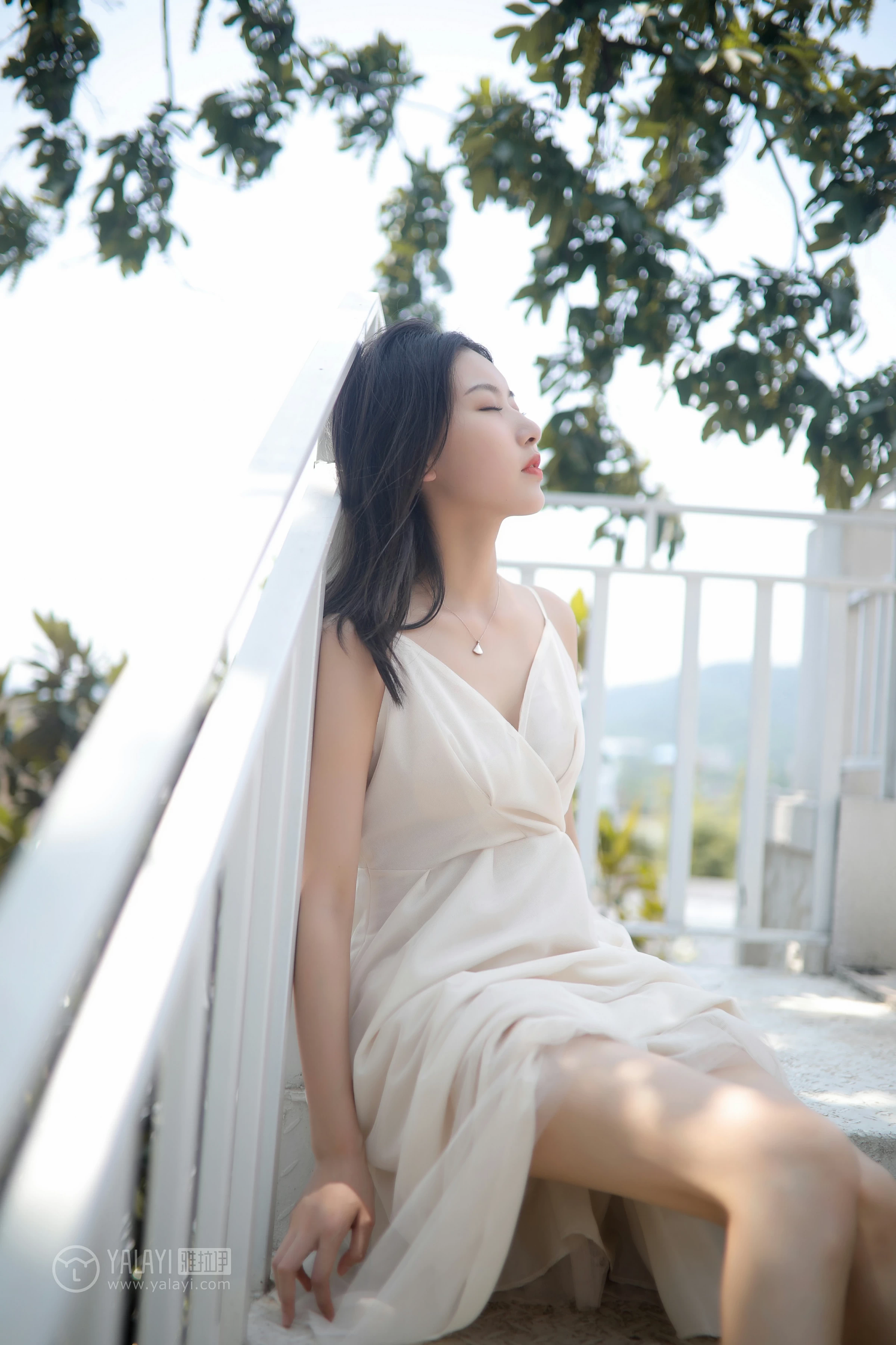 [YALAYI雅拉伊]No.310 听风 白璐 仙气飘飘 白色吊带连衣裙性感私房写真集第3张