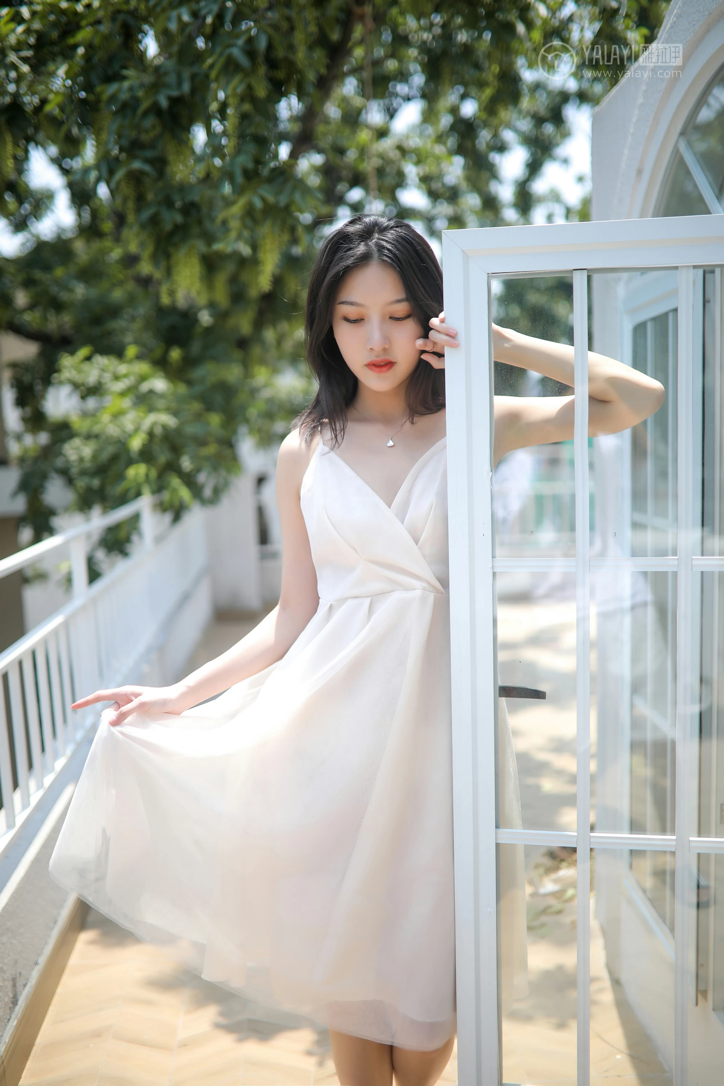 [YALAYI雅拉伊]No.310 听风 白璐 仙气飘飘 白色吊带连衣裙性感私房写真集第4张