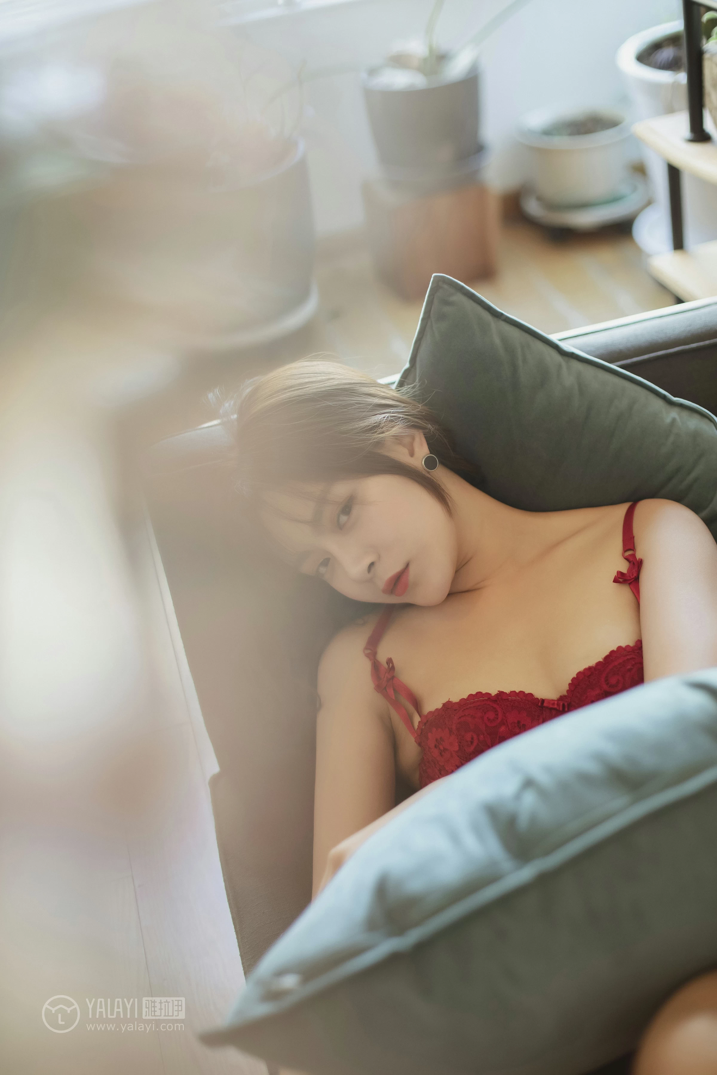 [YALAYI雅拉伊]No.312 私人 芷琳 粉色吊带透视睡衣加红色蕾丝内衣性感私房写真集第5张