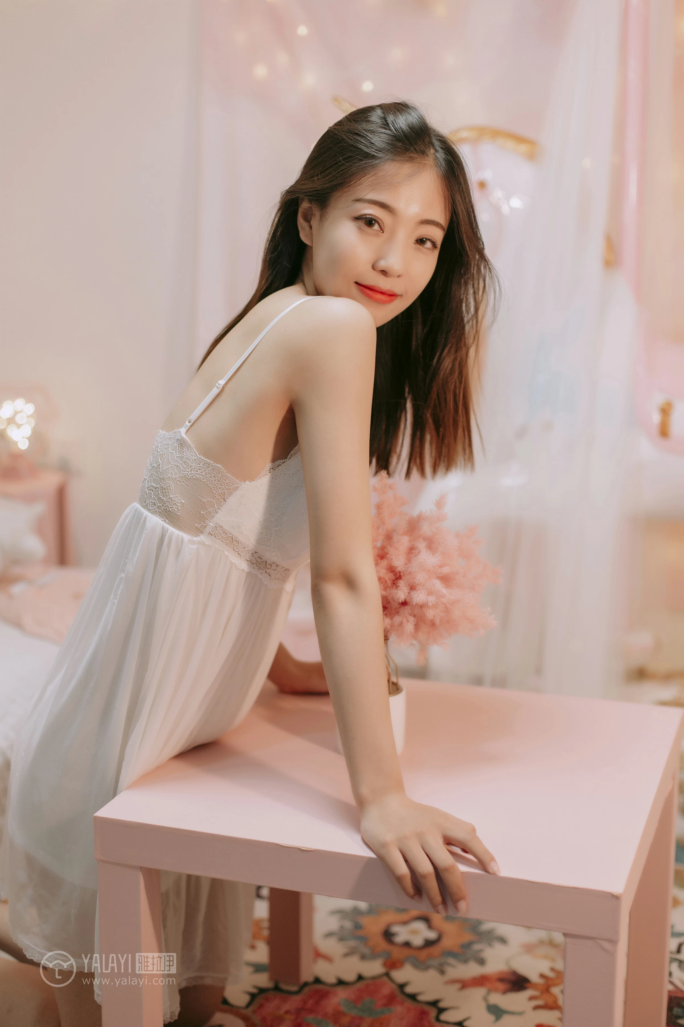 [YALAYI雅拉伊]No.334 浪漫满屋 高若童 白色吊带透视睡衣裙性感私房写真集第12张