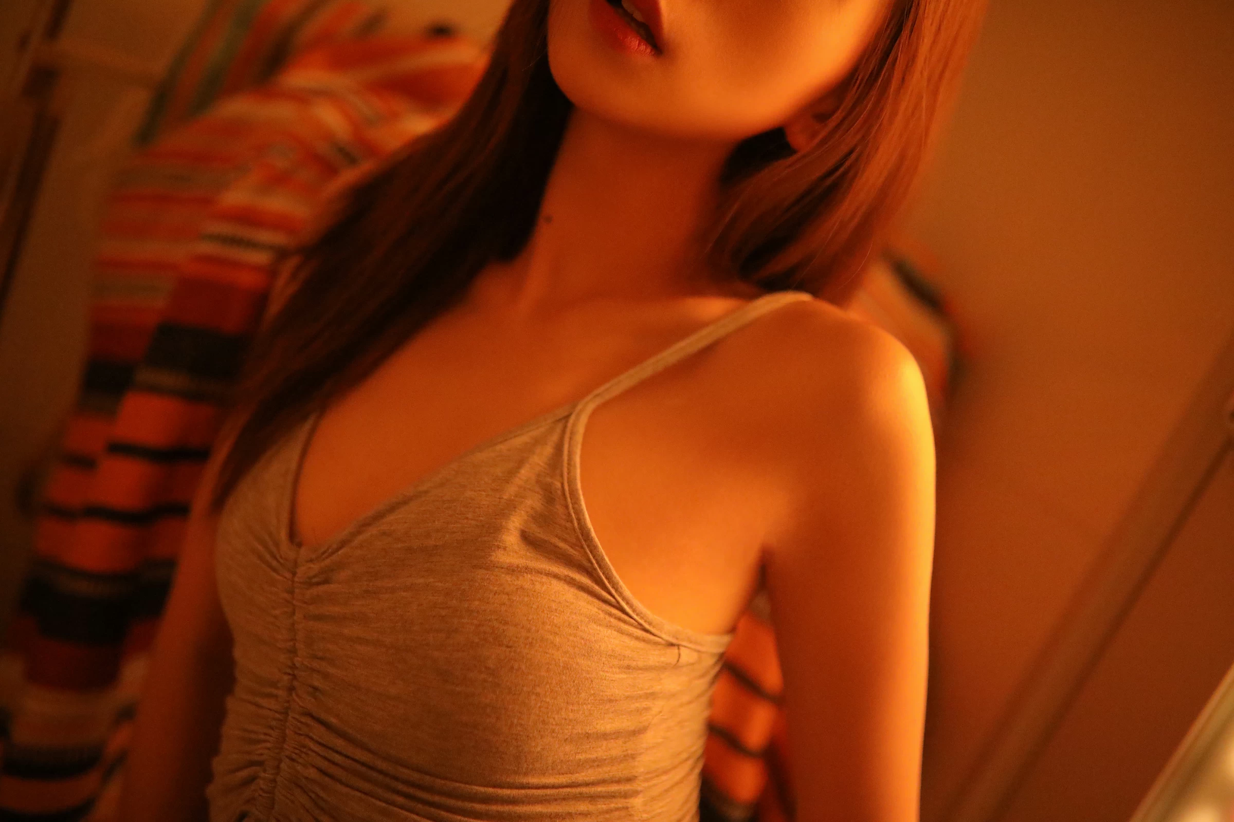 [YALAYI雅拉伊]No.336 余波荡漾 晓琦 灰色性感小背心加白色透视镂空内衣私房写真集第6张