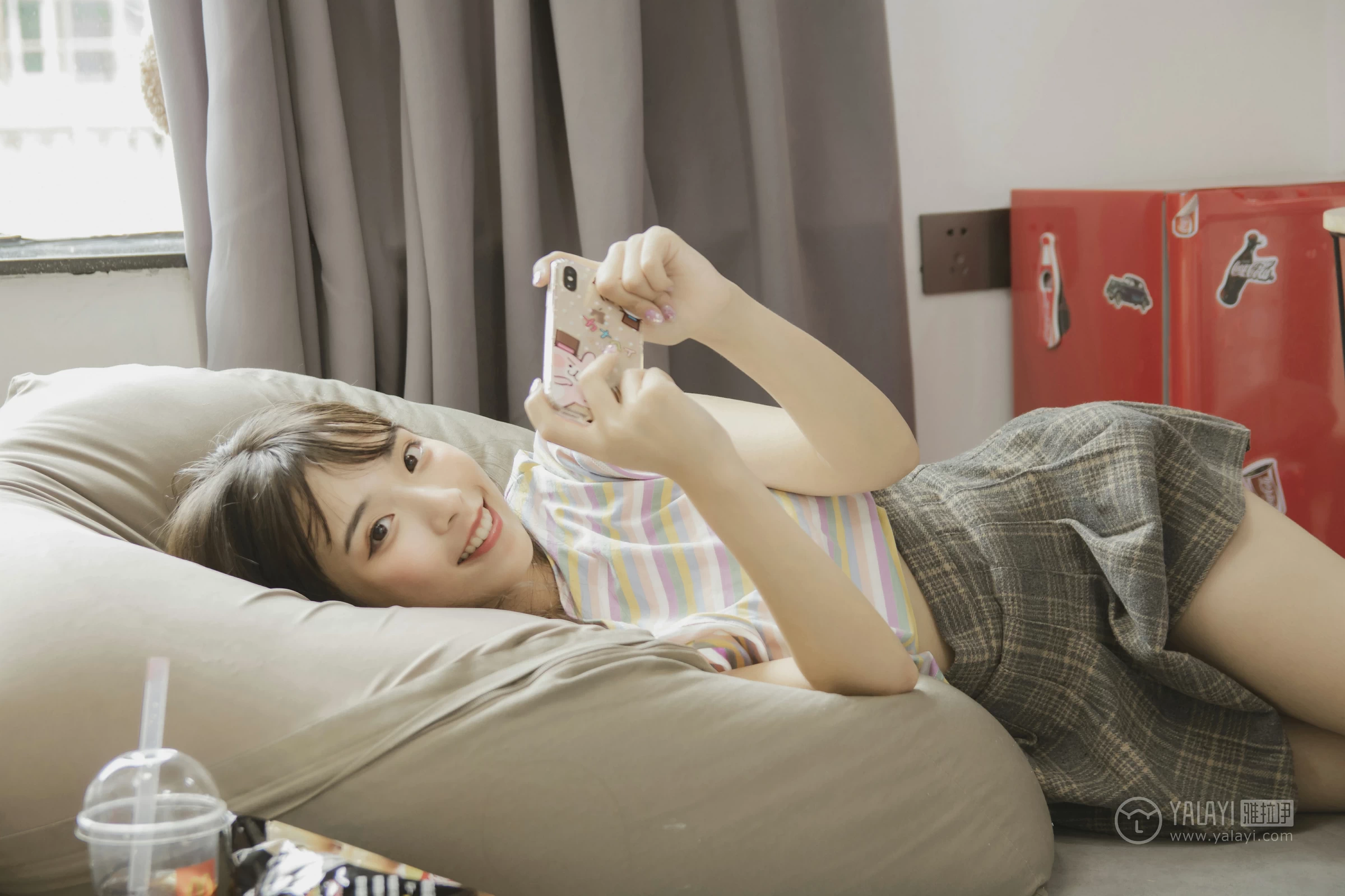 [YALAYI雅拉伊]No.340 氧气女孩 阿橙 条纹短袖加灰色短裙清纯可爱私房写真集第12张